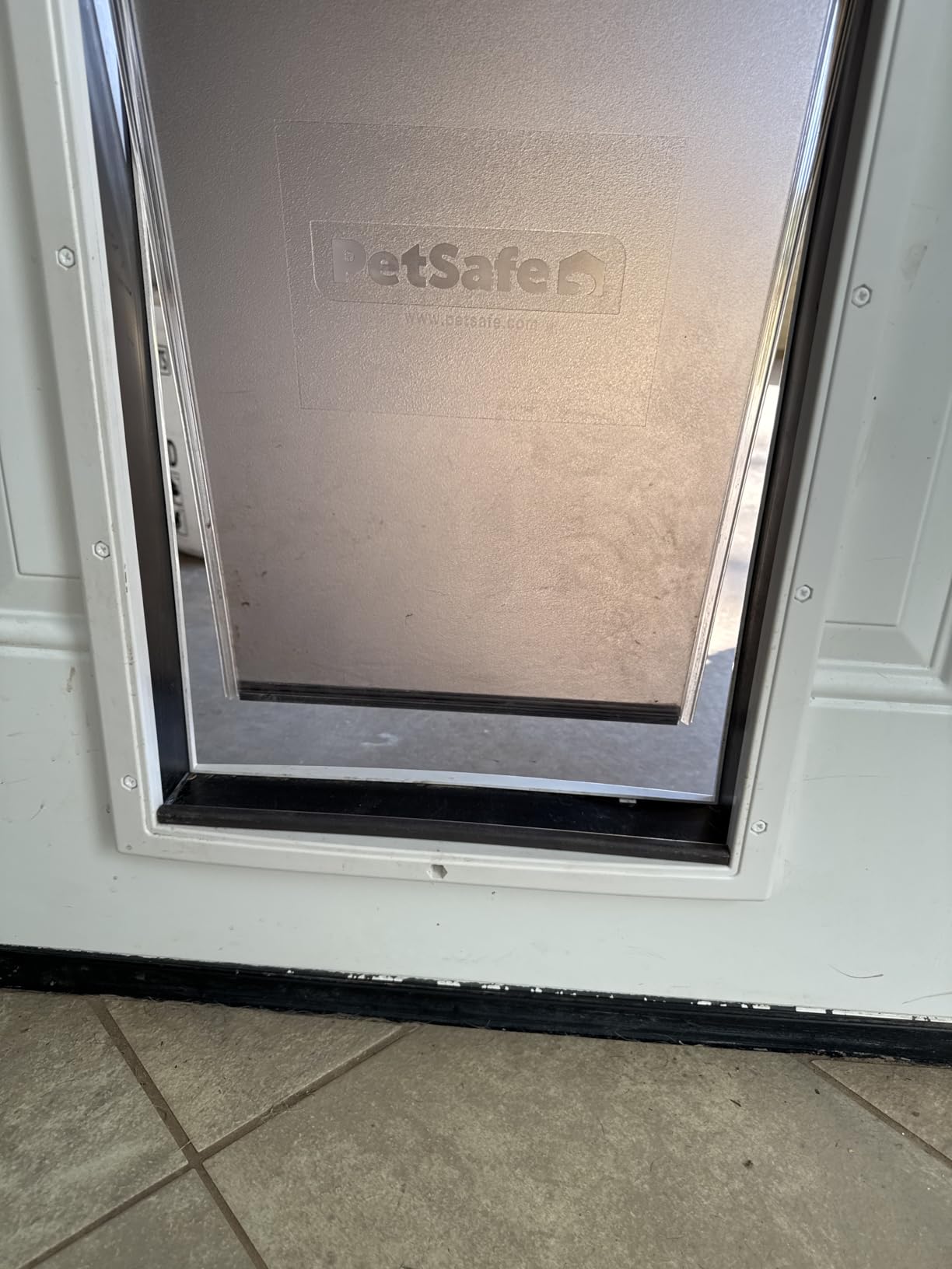 PetSafe Plastic Dog & Cat Door, Paintable Frame, Pets up to 100 lbs, Large customer photo 1