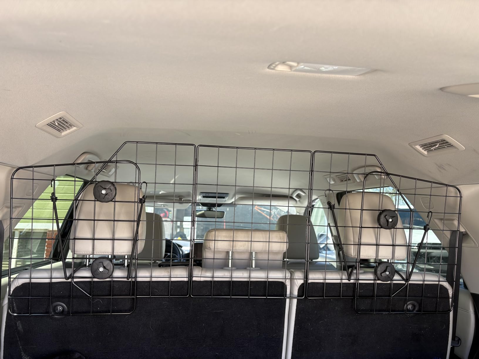 Gtongoko Dog Car Barrier for SUV, Heavy Duty Steel Wire Mesh Pet Divider for Vehicles Adjustable Universal Fit Dog Travel Barrier for Cars Trucks & SUVs, Cargo Area Safety Gate with Elastic Ropes customer photo 1