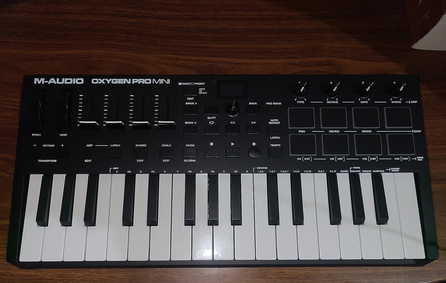 M-AUDIO Oxygen Pro Mini 32 USB MIDI Keyboard Controller customer photo 1