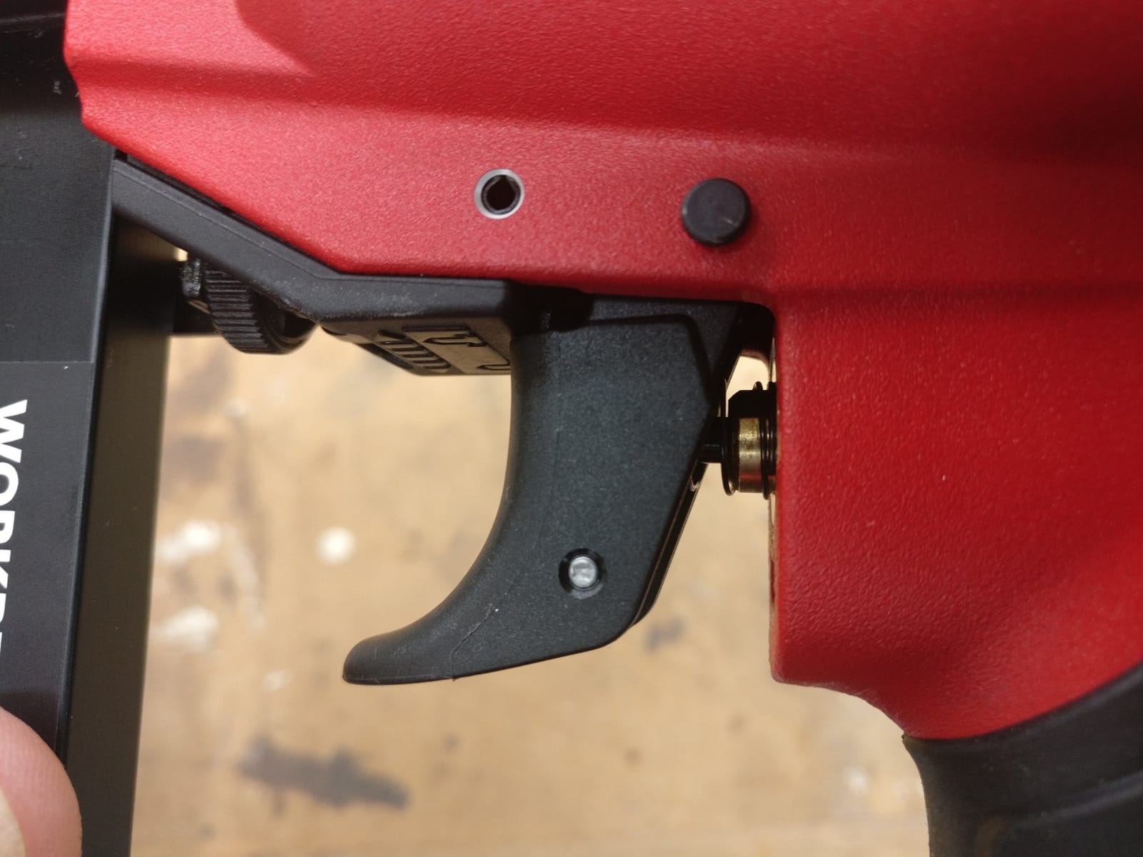 WORKPRO 2-in-1 Pneumatic Brad Nailer/Staple Gun, 18 GA customer photo 2
