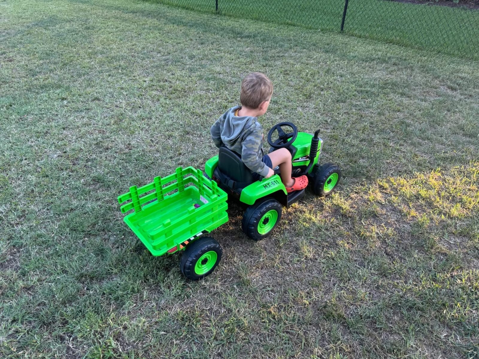 HONEY JOY Ride On Tractor with Trailer, Toddler 3-Gear-Shift Ground Loader, LED Lights, Horn, Music, 12V Battery Powered Electric Toy Tractor with Remote Control (Pink) customer photo 1