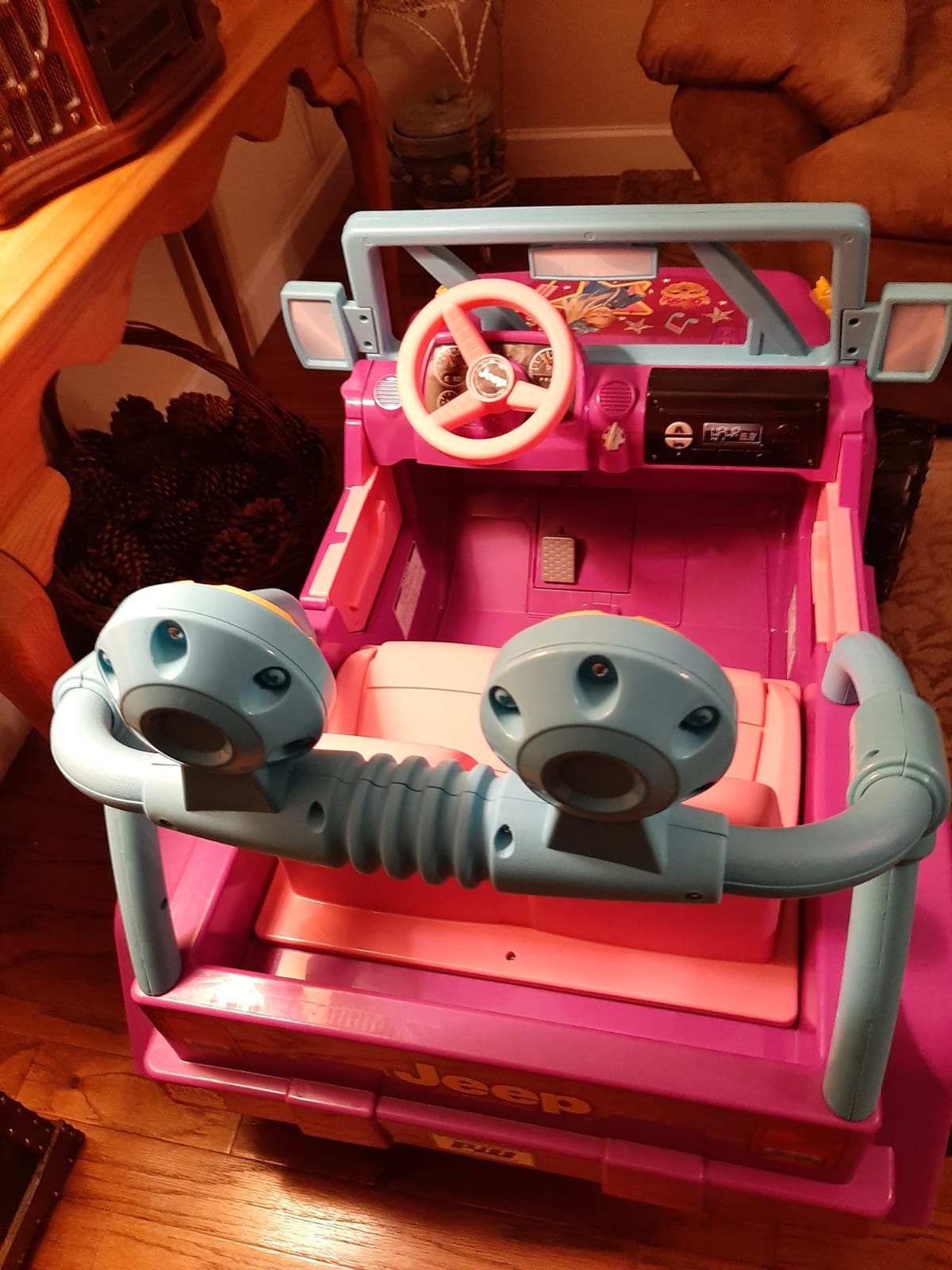Power Wheels JoJo Siwa Jeep Wrangler, 12V Battery-Powered Ride-on Vehicle for Preschool Kids Ages 3-7 Years customer photo 2