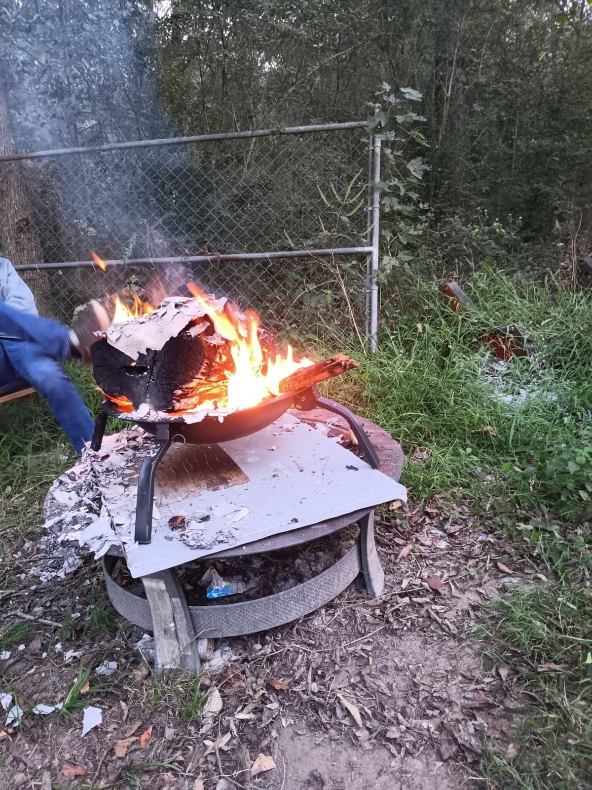 Yaheetech 21inch Fire Pit Portable Folding Steel Fire Bowl Garden Treasures Fire Pit for Outside Fireplace with Carrying Bag, Spark Screen, BBQ Grill & Log Grate for Patio Backyard Camping Bonfire customer photo 2