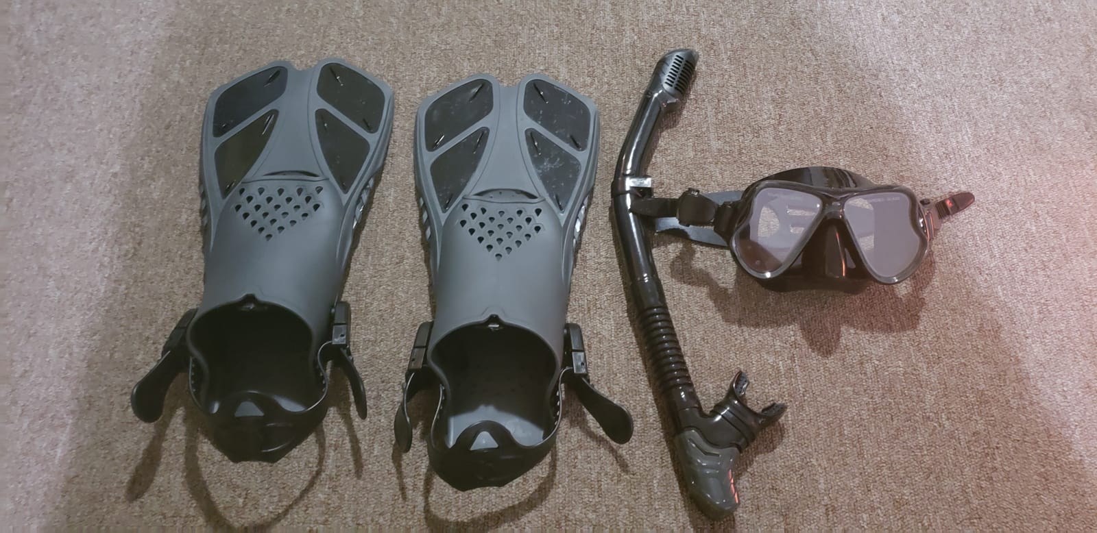 Snorkeling Gear for Adults, Panoramic Mask Anti-Fog & Dry Snorkel customer photo 1