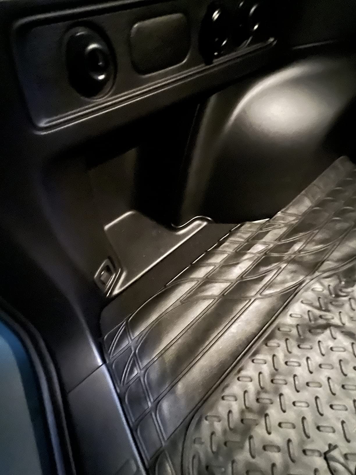 Motor Trend FlexTough SUV Cargo Liner & Car Trunk Mat - Universal Trim-To-Fit All Weather Cargo Mats for Back of SUV - SUV Trunk Mat & Trunk Liner Floor Mat Cargo Cover - Trunk Cover 47.5