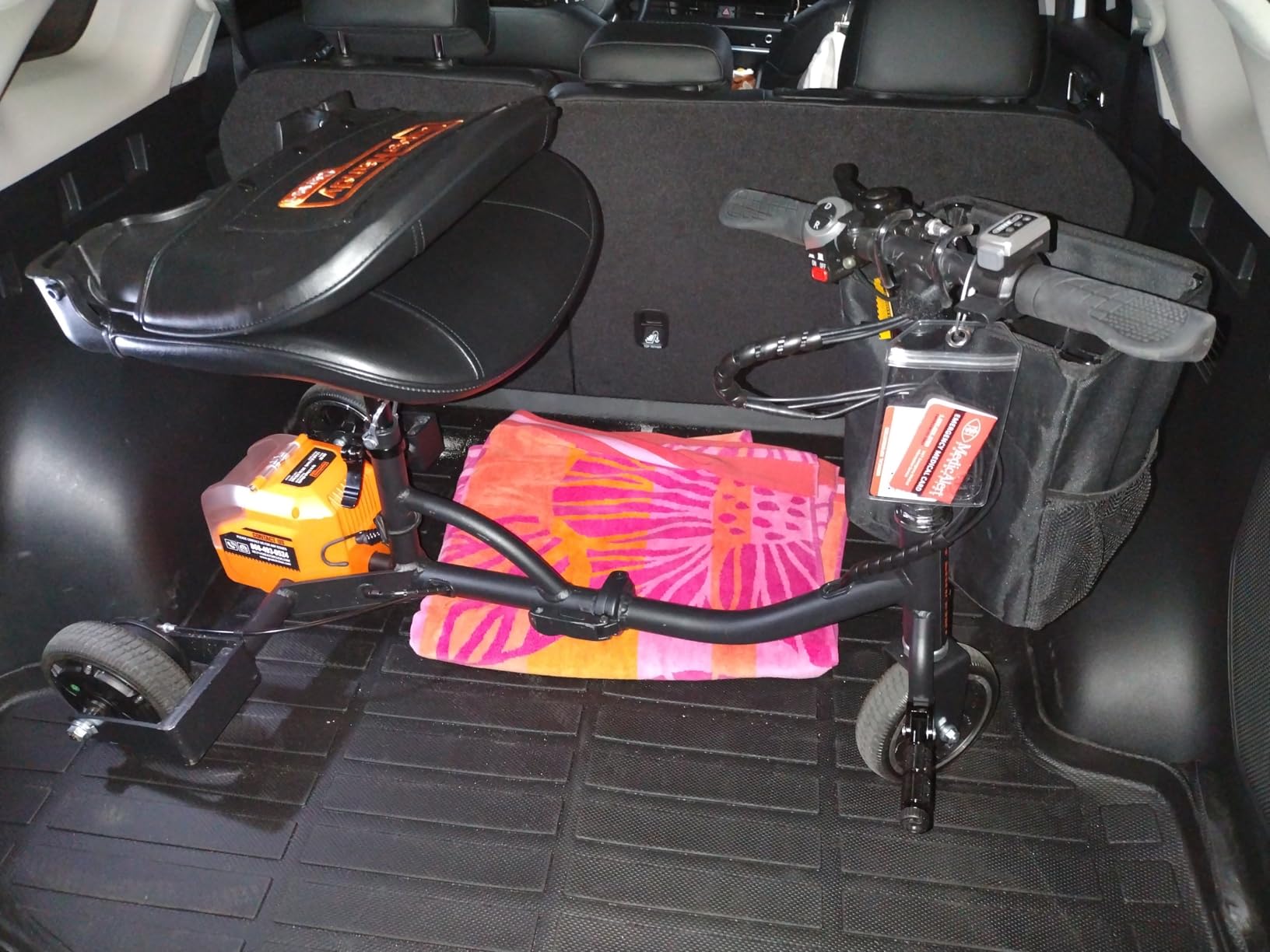 SuperHandy Passport Mobility Scooter for Adults- Foldable, 3 Wheel, Airline Travel Friendly - 13 Mile Range, Includes 2 Removable 44.4V Lithium-ion Batteries & Charger (275 Lbs) customer photo 2