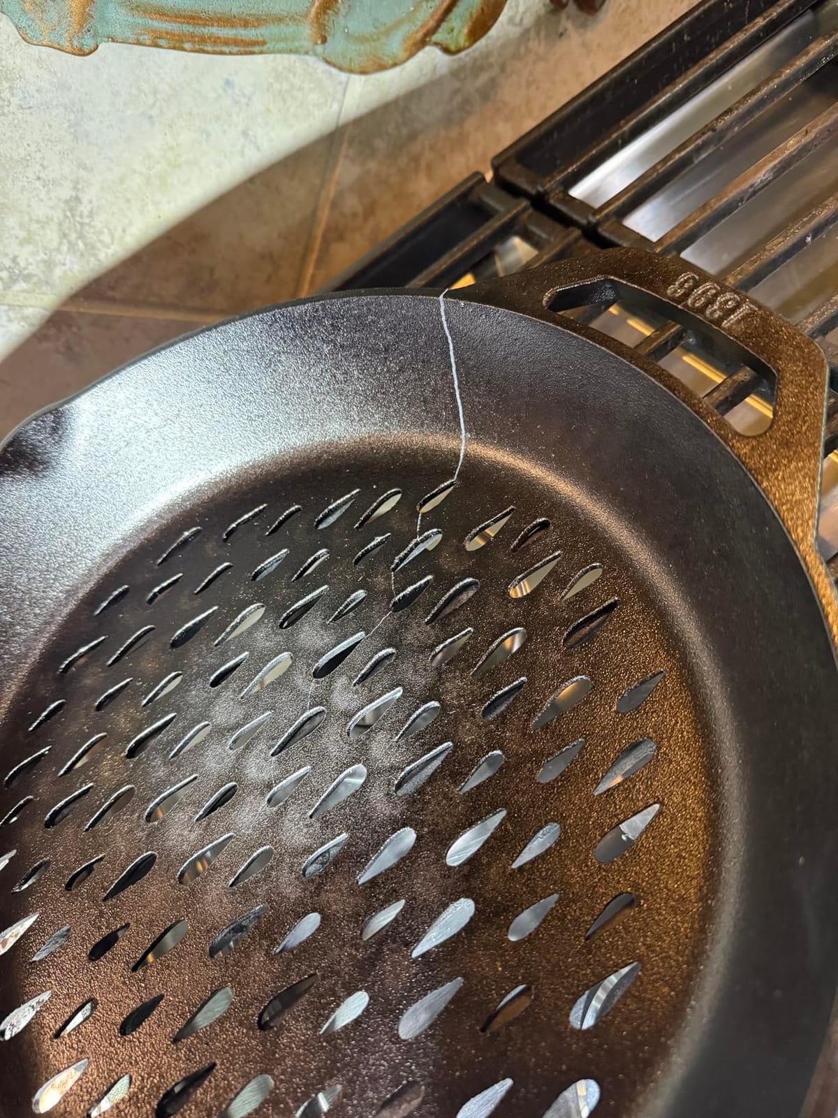Lodge Pre-Seasoned Cast Iron Round Grilling Basket, 12 Inches customer photo 1