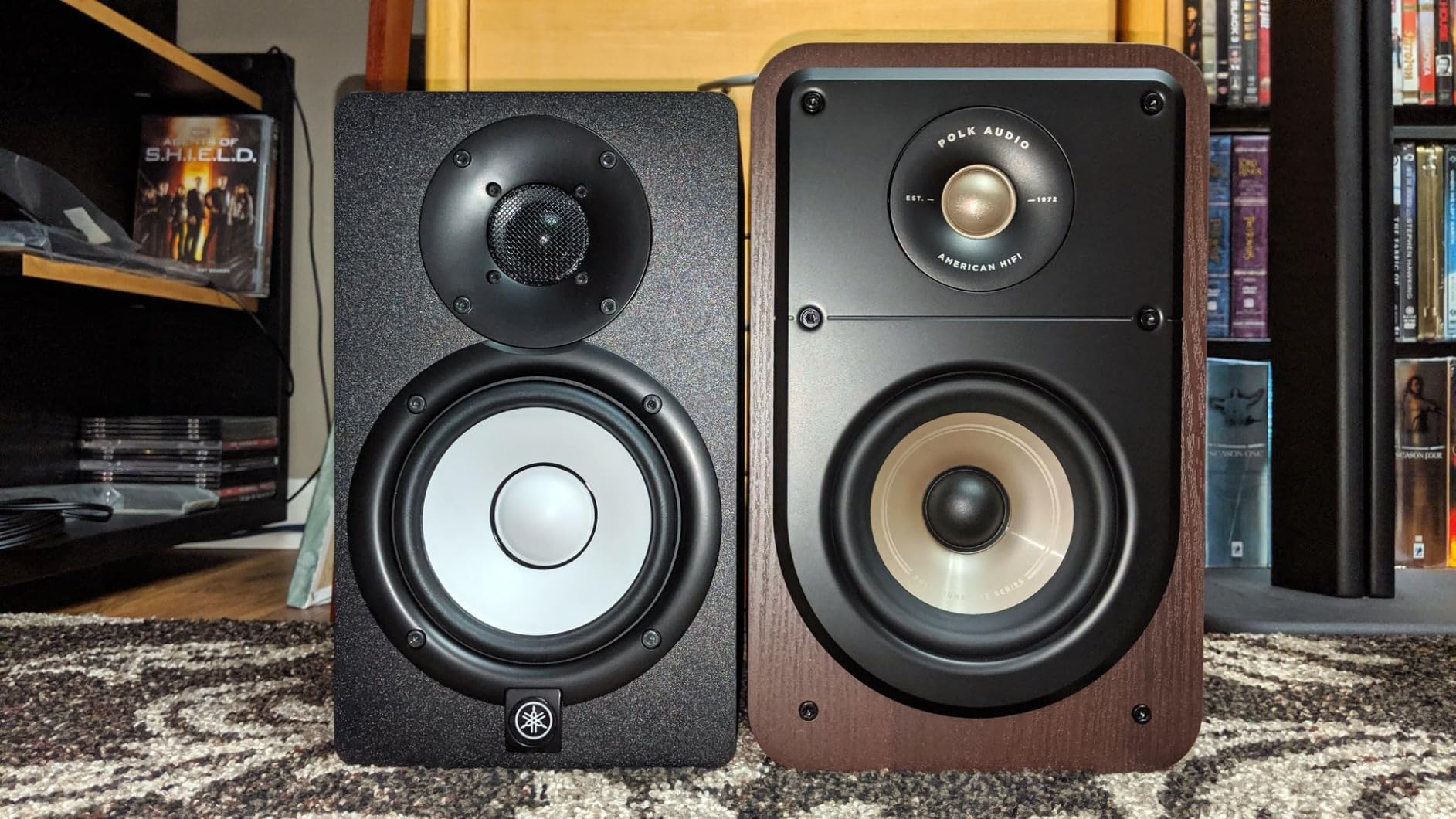 Polk Audio Signature Elite ES15 Bookshelf Speaker Pair, Contemporary Walnut customer photo 2