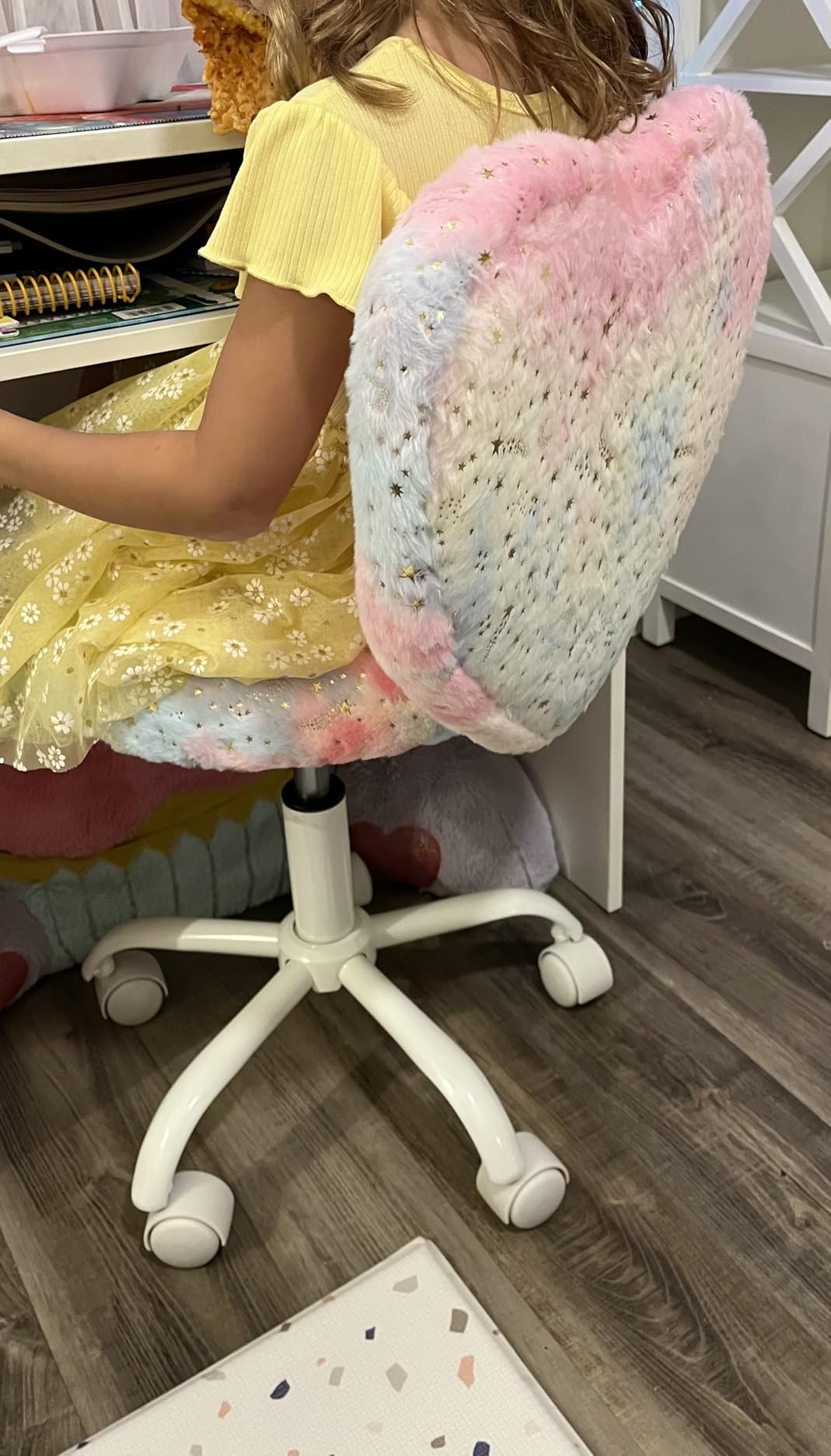 Small Kids Chair, Cute Heart Girls Desk Chair, Rolling Study Chairs Furry Pink Computer Chairs, Faux Fur Swivel Vanity Chairs for Children Bedroom/Study, Colorful customer photo 1