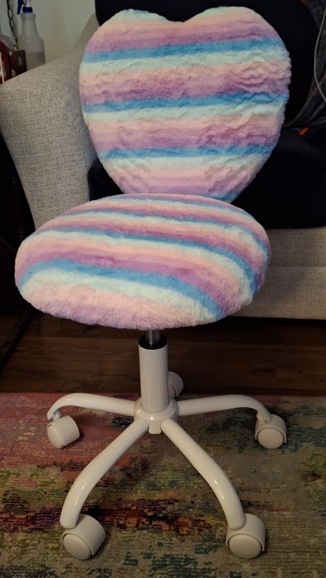 Small Kids Chair, Cute Heart Girls Desk Chair, Rolling Study Chairs Furry Pink Computer Chairs, Faux Fur Swivel Vanity Chairs for Children Bedroom/Study, Colorful customer photo 2