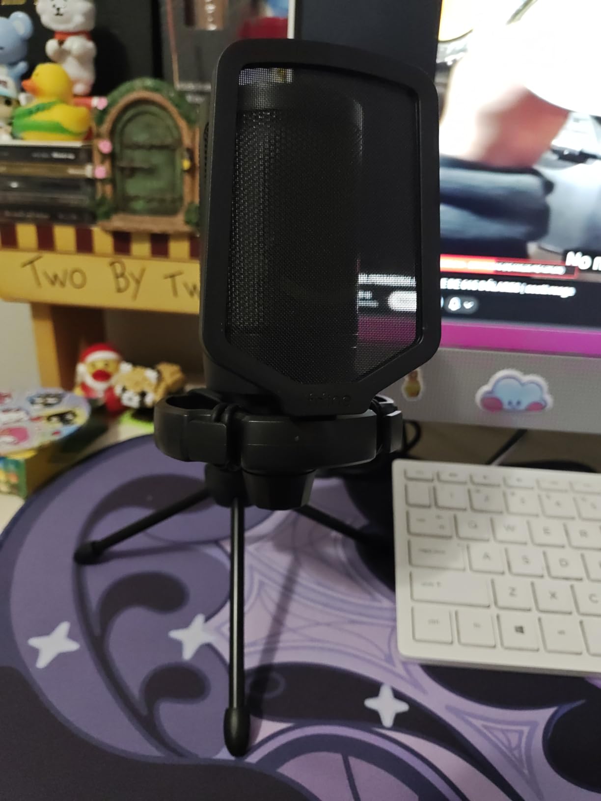 FIFINE AmpliGame A6V USB Gaming Microphone, Condenser RGB Mic for Streaming customer photo 2