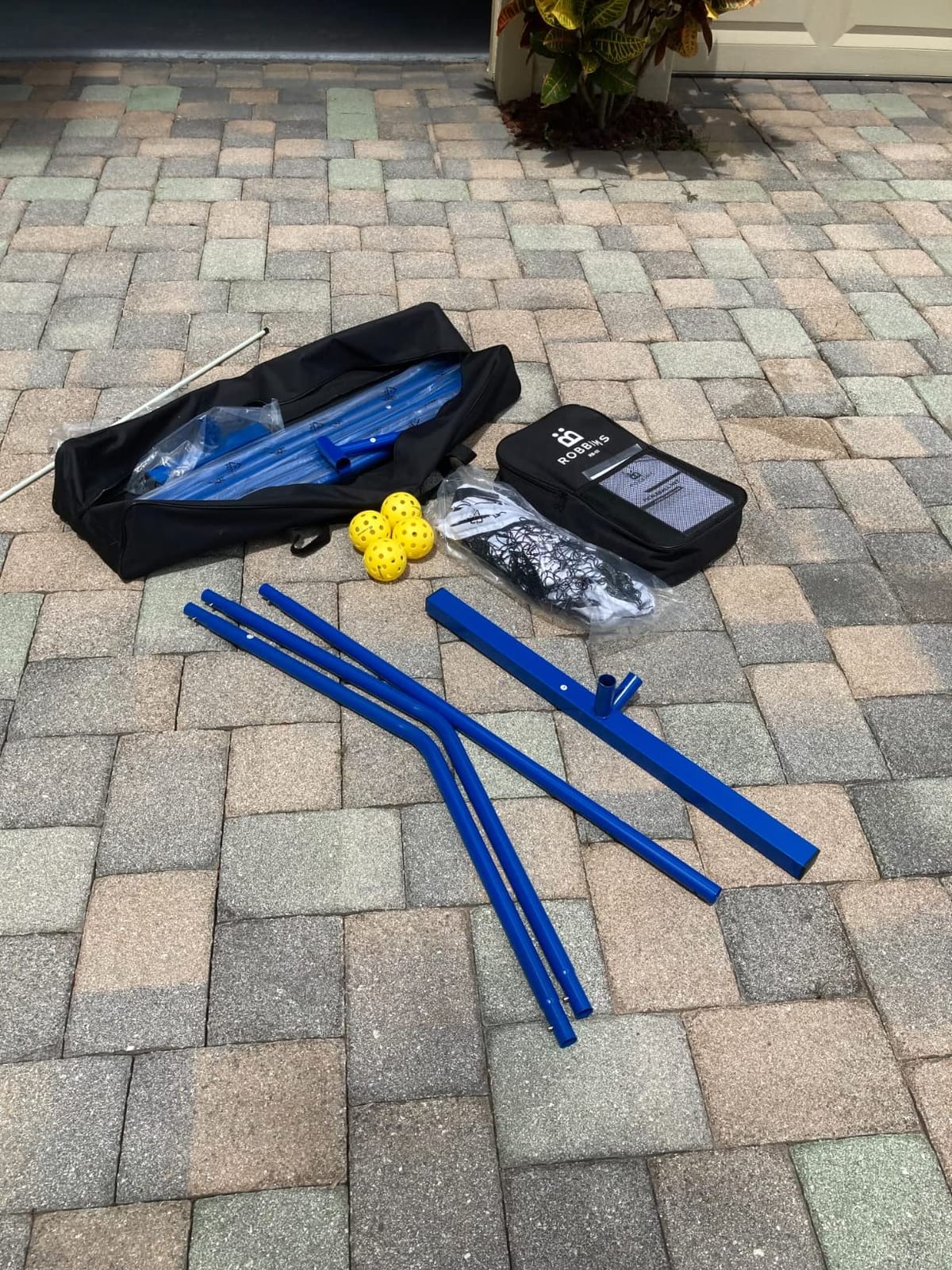 Pickleball Set with Net | 4 USA Pickleball Approved Carbon Fiber Paddles, Portable Regulation Size Net System, 8 Outdoor Balls, Duffle Bag & Carry Bag - ROBBIMS customer photo 1