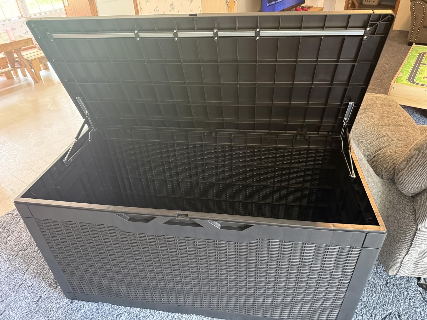 Devoko 100 Gallon Waterproof Deck Box, Resin Large Outdoor Storage Box customer photo 1