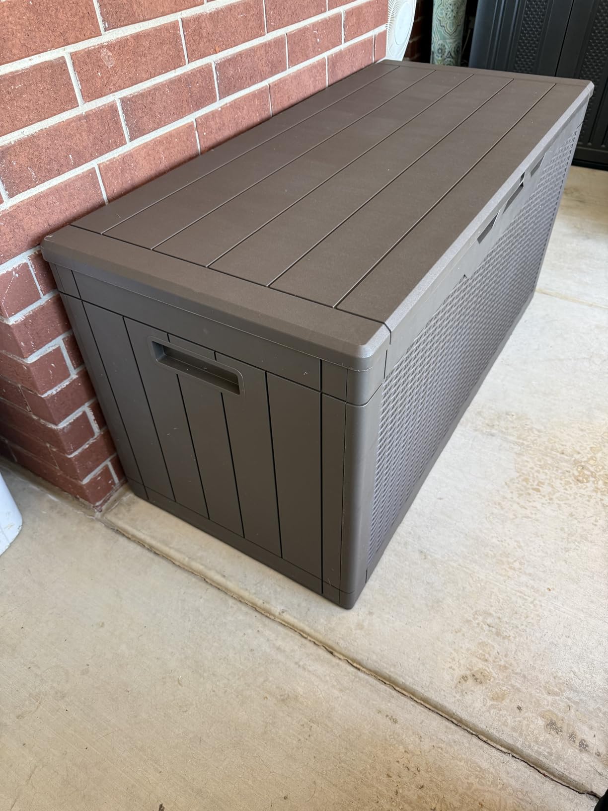 Devoko 100 Gallon Waterproof Deck Box, Resin Large Outdoor Storage Box customer photo 2