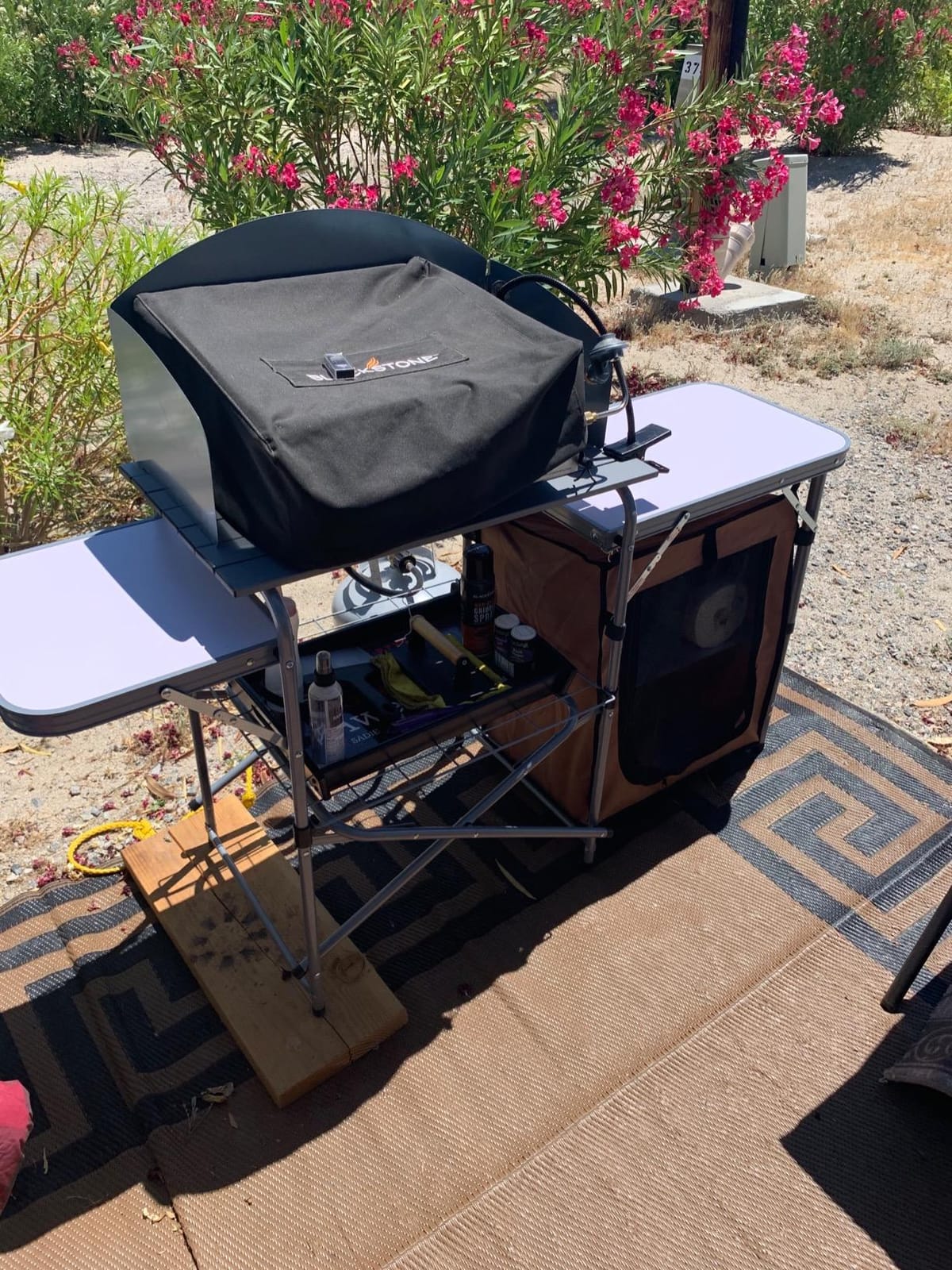 Giantex Folding Grill Table with 26'' Tabletop and Detachable Windscreen, Aluminum Portable Camp Cook Station Carry Bag Quick Set-up, BBQ Camping Picnic Backyard Outdoor Camping Kitchen Table (Grey) customer photo 2