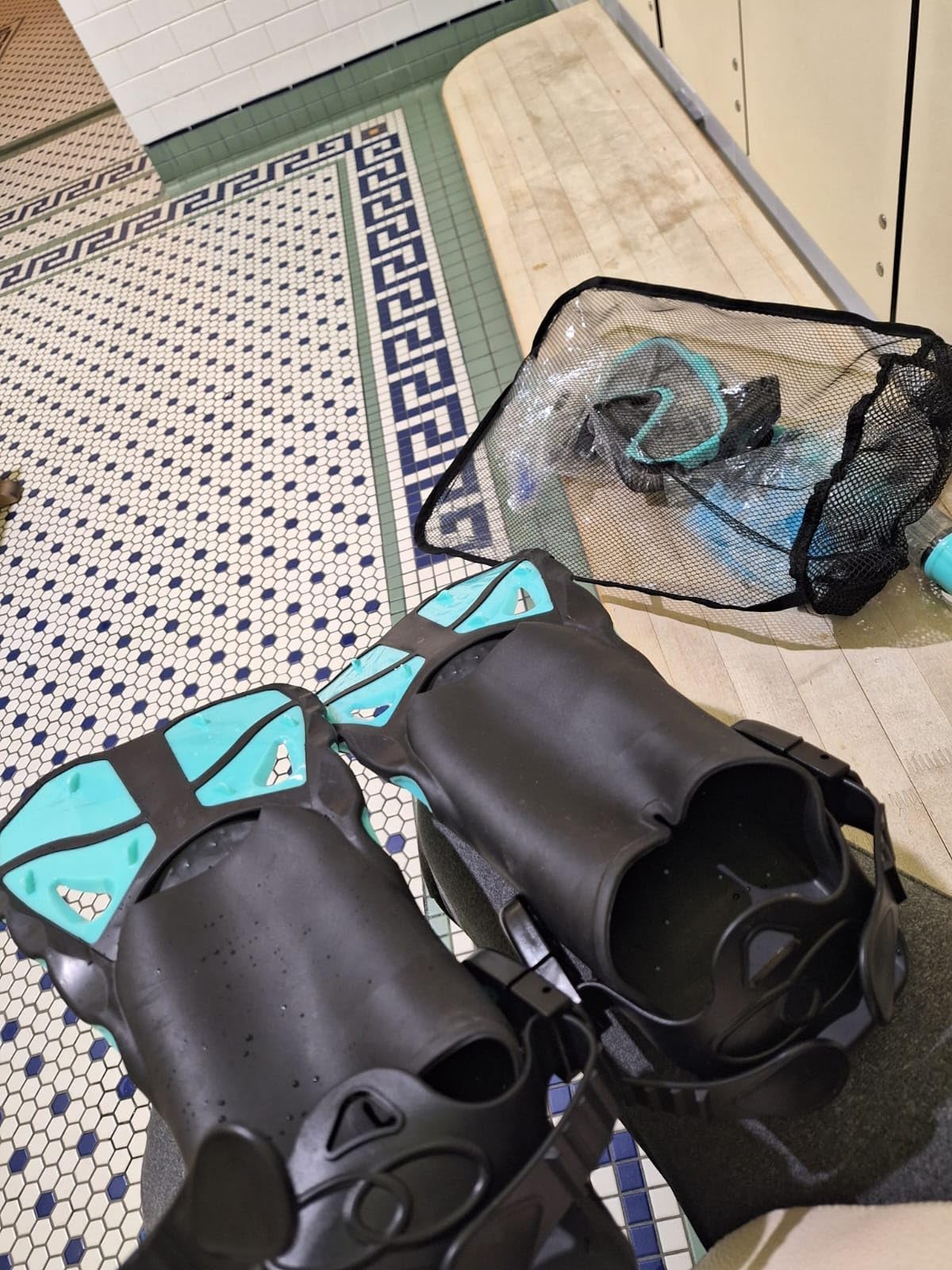 Snorkeling Set with Mask, Fins & Dry Top for Adults customer photo 1