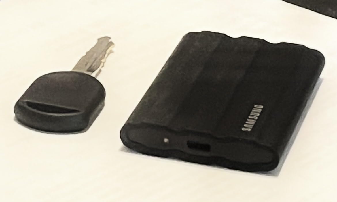 Samsung T7 Shield 1TB customer photo 1