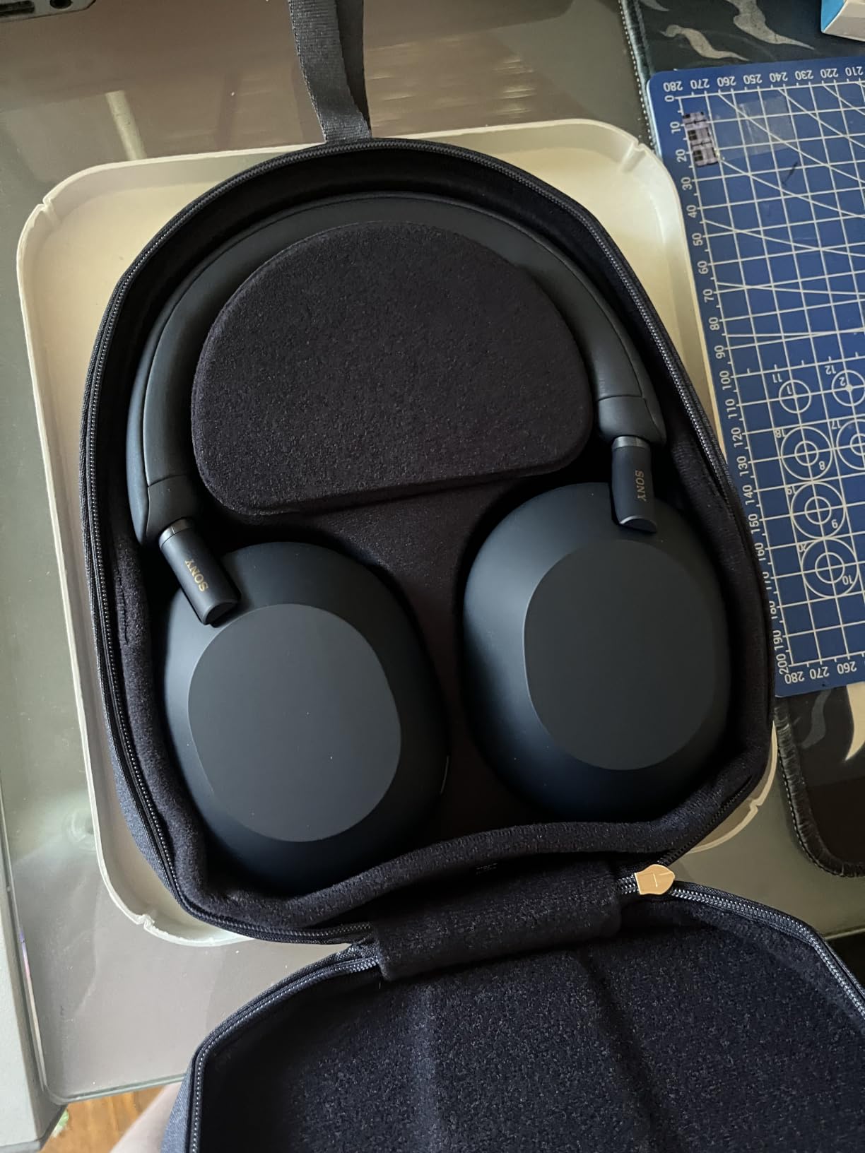 Sony WH-1000XM5 Premium Noise Cancelling Wireless Headphones, Black customer photo 1