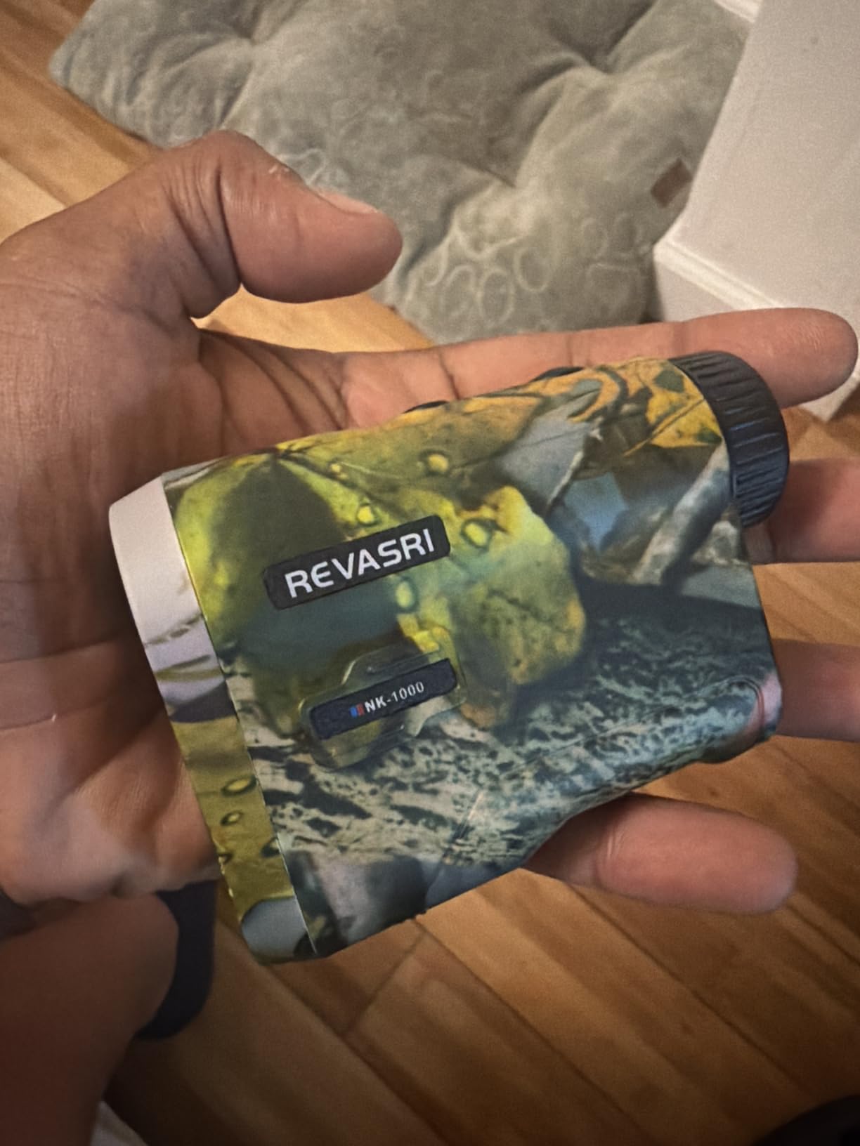 REVASRI Hunting Laser Rangefinder with Rechargeable Battery 1000 Yards Hunting Range Finder with Target Acquisition Technology Easy-to-Use Clear Accurate Rangefinders for Hunters customer photo 1