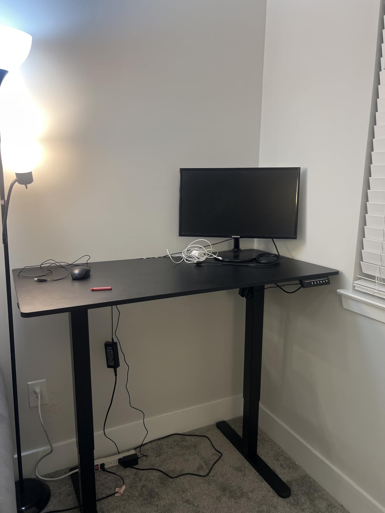ErGear Height Adjustable Electric Standing Desk, 63 x 28 Inches Sit Stand up Desk, Memory Computer Home Office Desk, Black customer photo 1