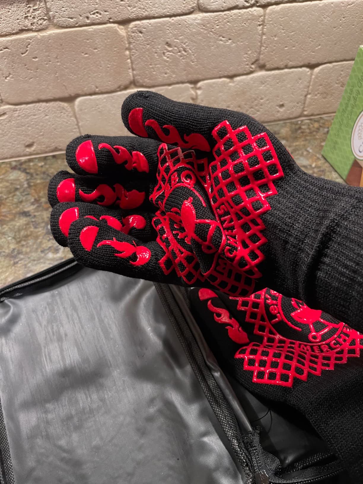 BBQ Grill & Oven Gloves 1472°F Heat Resistant | Storage Case & Gift Box customer photo 2