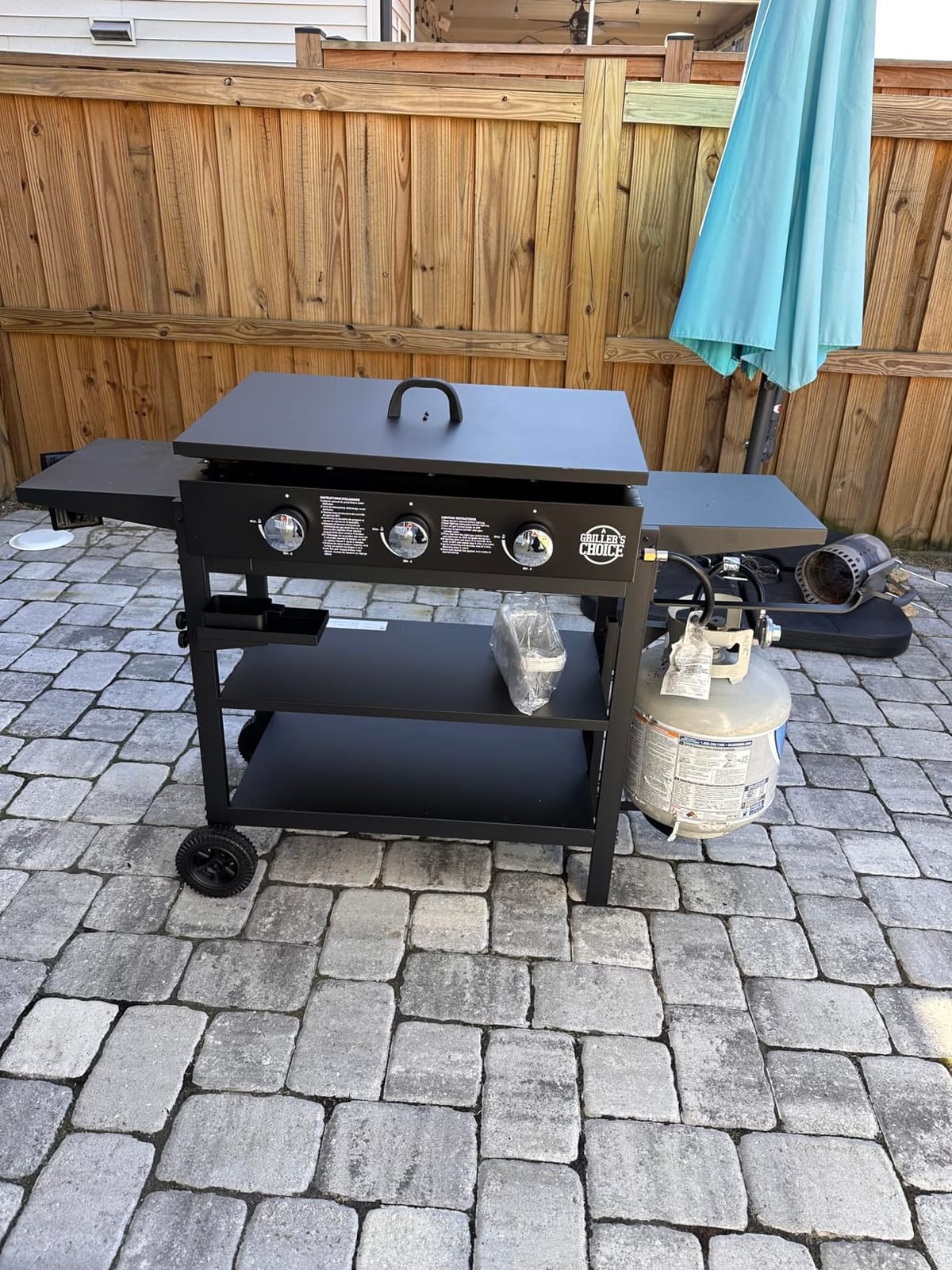 Griller's Choice Gas Griddle with Hinged Hood, Wind Guards, Front Grease Management, 4 Shelves, Propane Griddle for Flattop Grills Outdoor Cooking customer photo 1