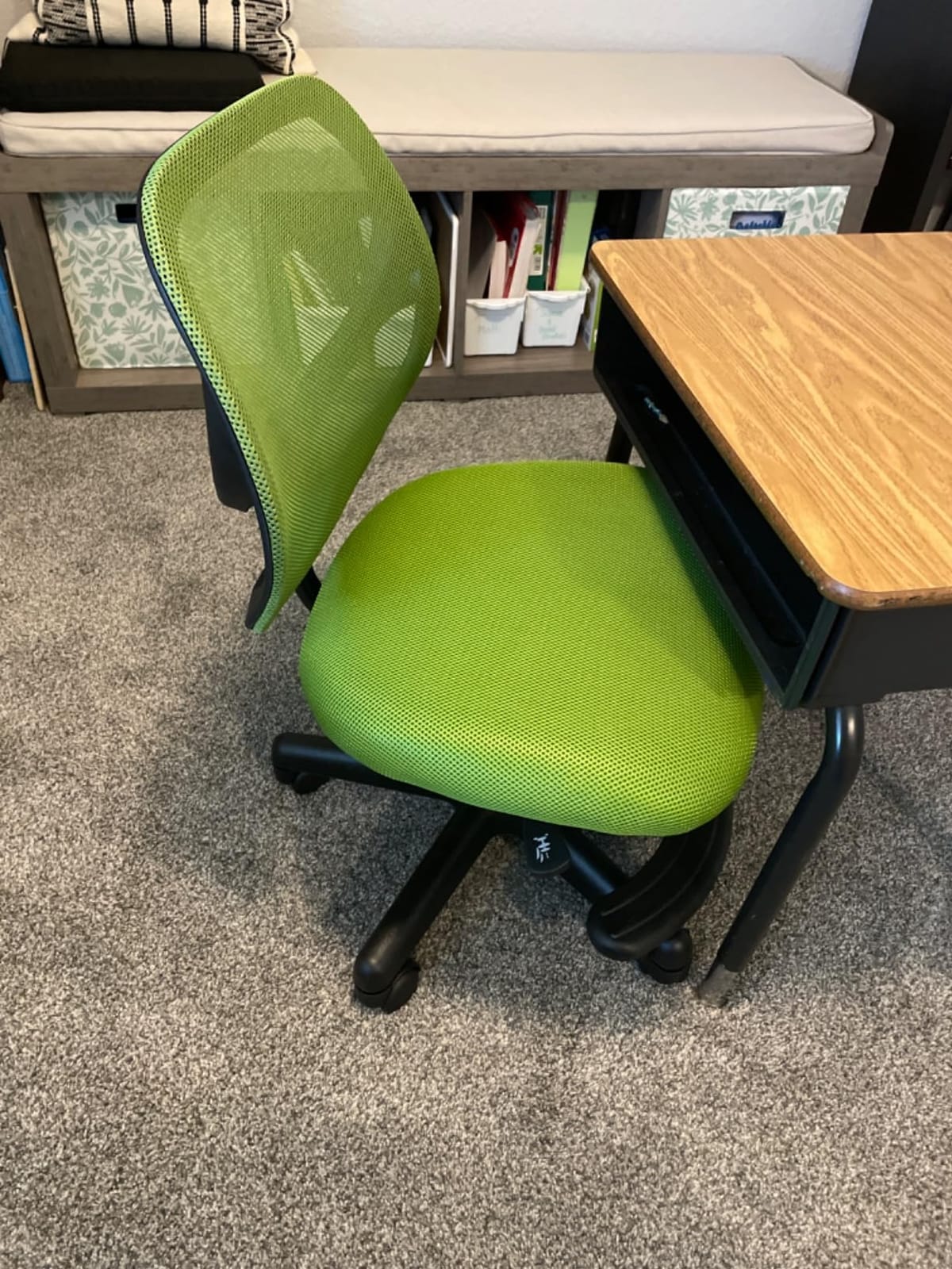 Amazon Basics Kids Adjustable Height Mesh Low-Back Swivel Desk Chair with Footrest, Rolling Computer Chair for Student Homework, Green customer photo 2