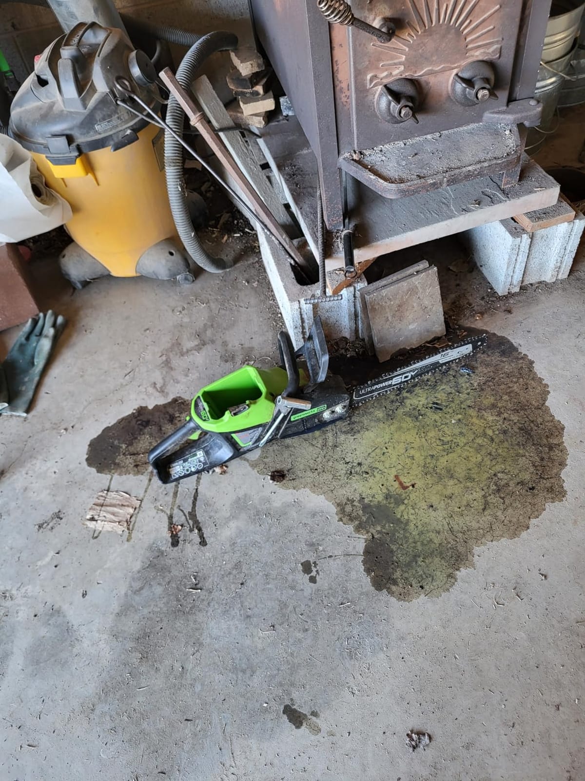 Greenworks 60V 16 in Cordless Electric Chainsaw, 2.5 Ah Battery and Charger customer photo 2