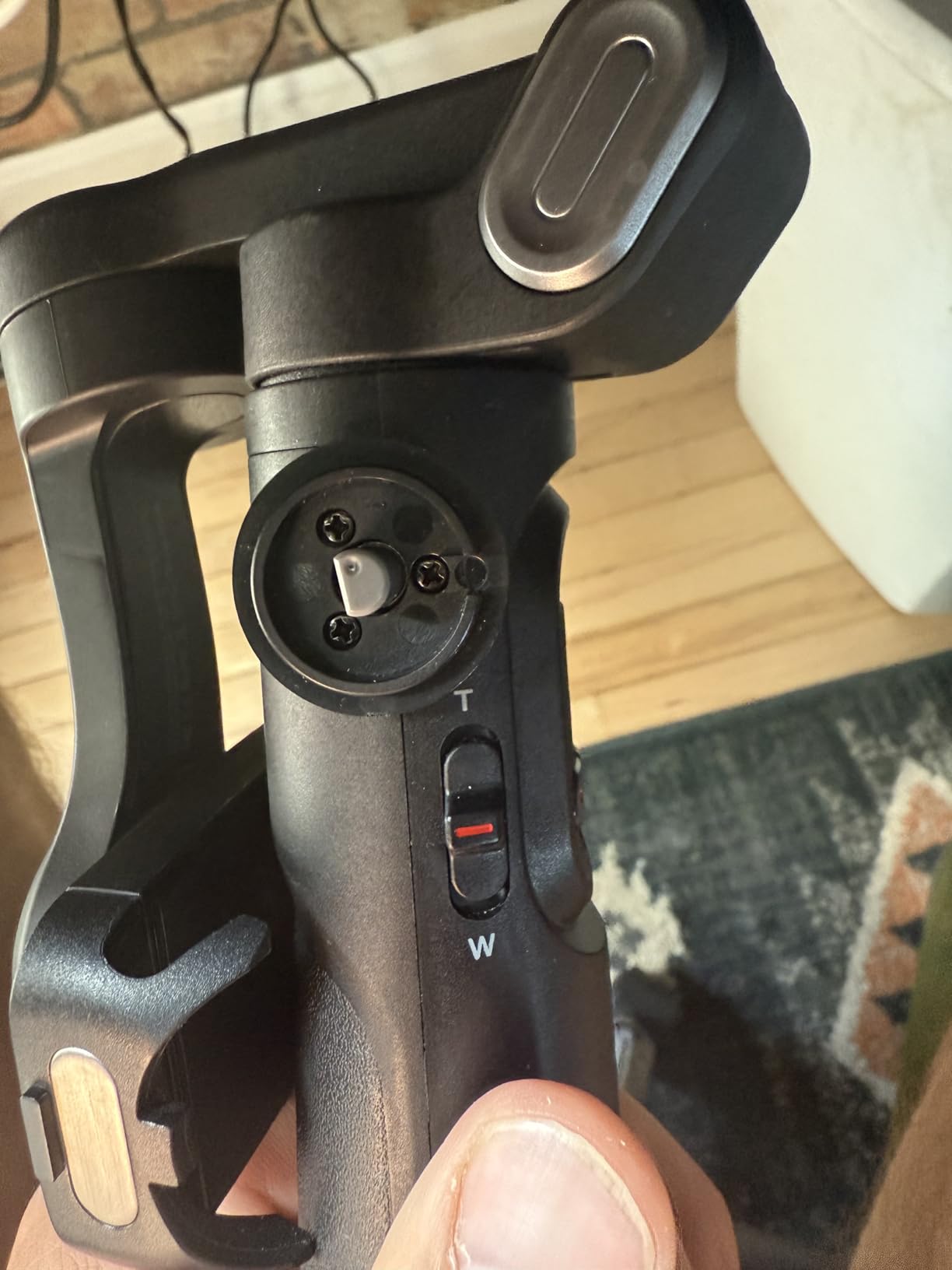 AOCHUAN Smart XE 3-Axis Gimbal Stabilizer for iPhone&Android,Foldable customer photo 1