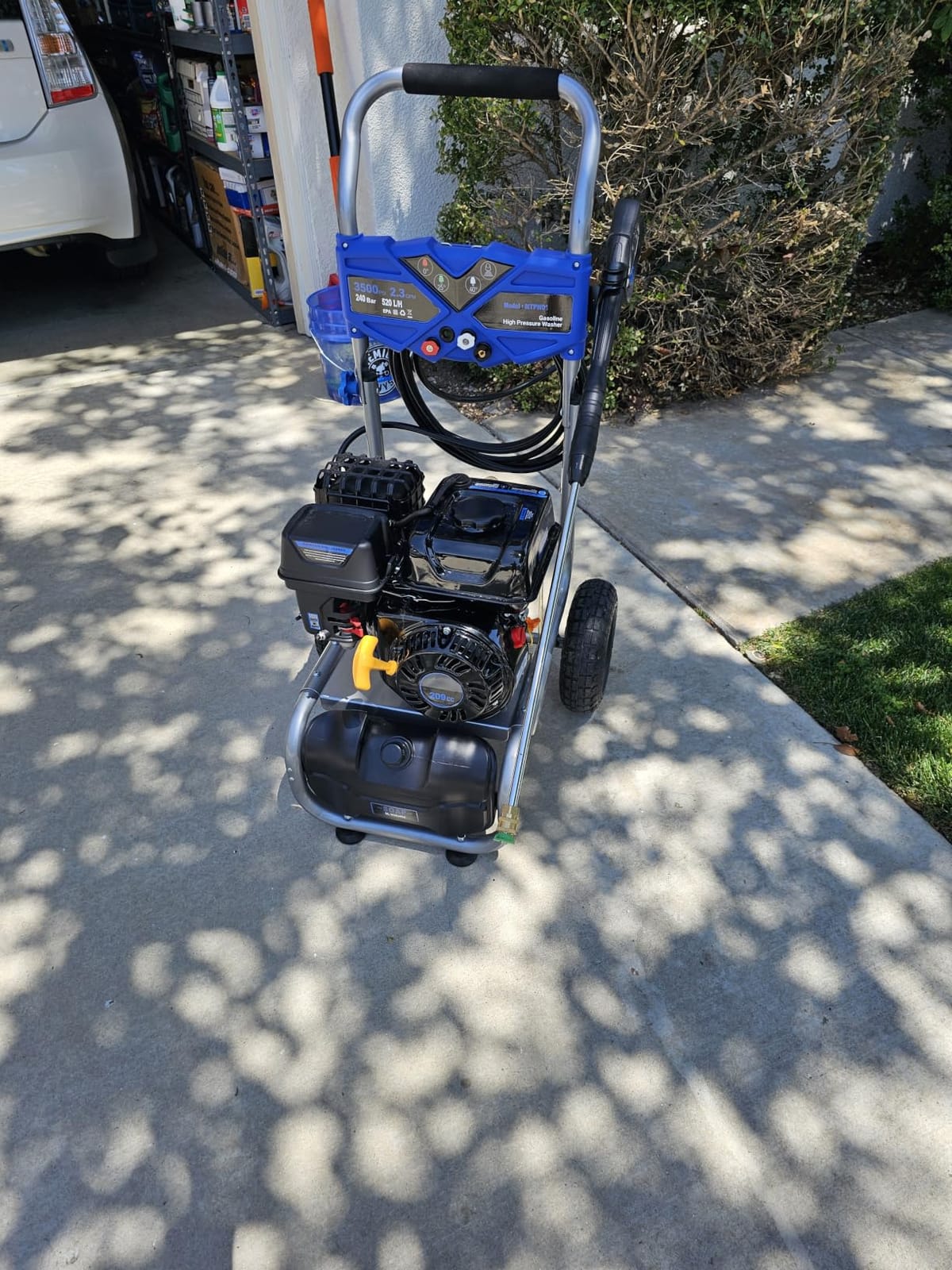 3500PSI Gas Pressure Washer, 2.3GPM Gas Powered High Pressure Washer with 212CC Engine, 4 Adjustable Nozzles, 25 ft High Pressure Hose for Cleaning Walls, Terraces, Vehicles, Garden (Blue) customer photo 1