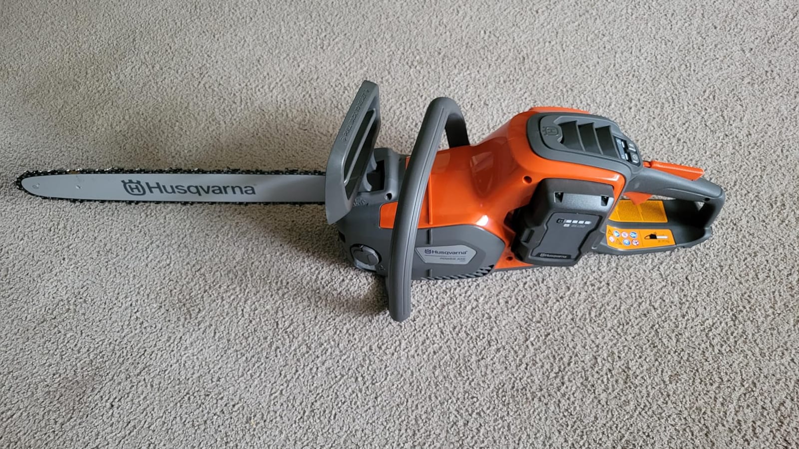 Husqvarna Power Axe 350i Cordless Electric Chainsaw, 18 Inch Chainsaw, Brushless Motor and Quiet Superior Cutting Power, 40V Lithium-Ion 7.5 Ah Battery and Charger Included, Gifts For Men, 970601202 customer photo 2