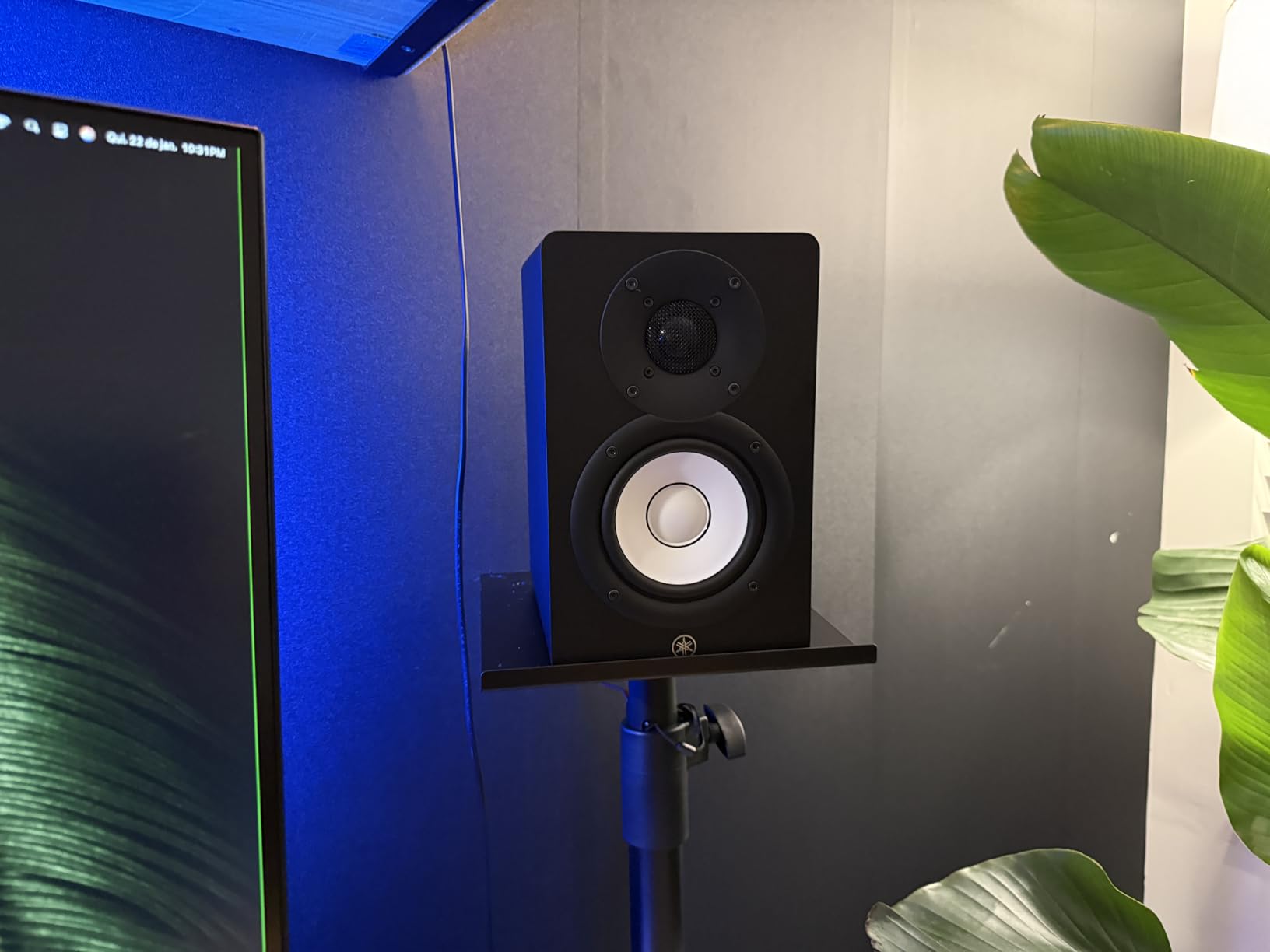 Yamaha HS4 Powered Studio Monitor in Black, Pair (HS4 B) customer photo 2