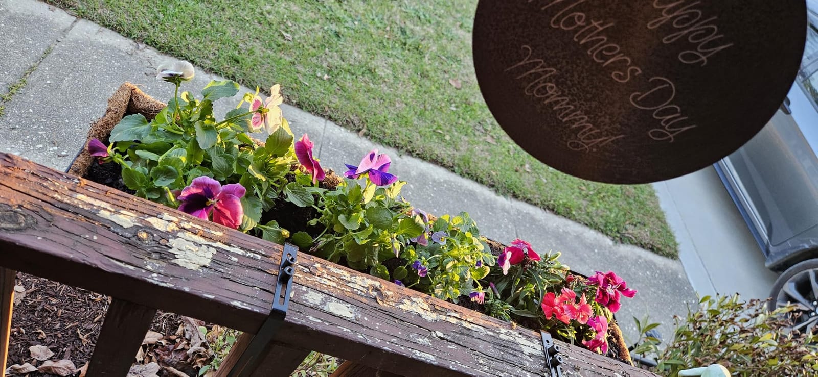 Y&M Railing Planter Boxes, Metal Hanging Balcony Planter, Adjustable Deck Railing Planter for Fence, Window Boxes Outdoor, Heavy Duty Flower Box for Porch Rail-30inch 4pcs customer photo 2