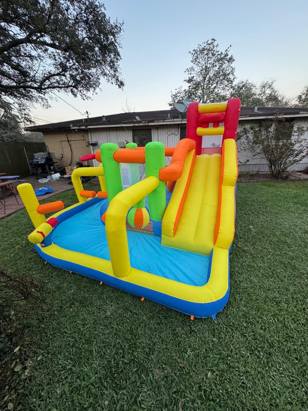 Umbalir 9-in-1 Inflatable Obstacle Bounce House with Water Slide customer photo 2
