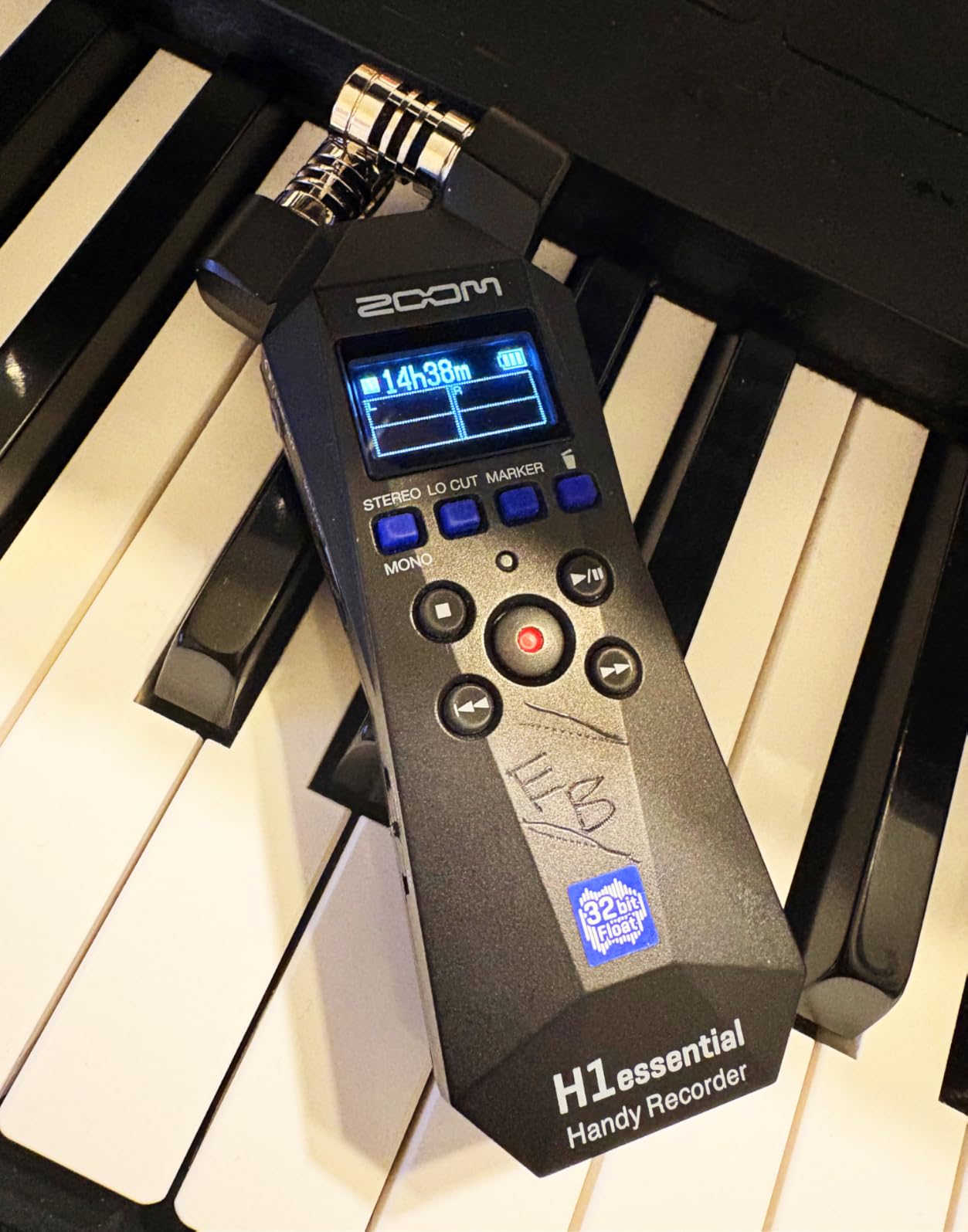 Zoom H1 Essential Recorder for Musicians, Podcasters & Content Creators customer photo 2