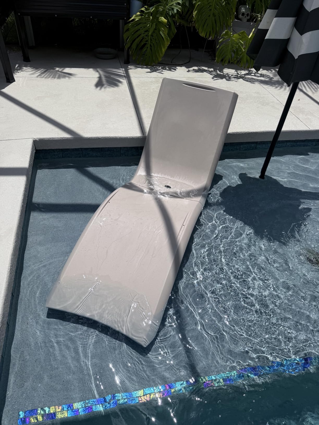 Step2 Vero Pool Lounger, Fade-Resistant, Waterproof Patio Furniture, Pool Lounge Chair for Sun Shelf, Use in Pools with Shelves Up to 12-Inches Deep or Outside Pool Deck, Weighted, White customer photo 2