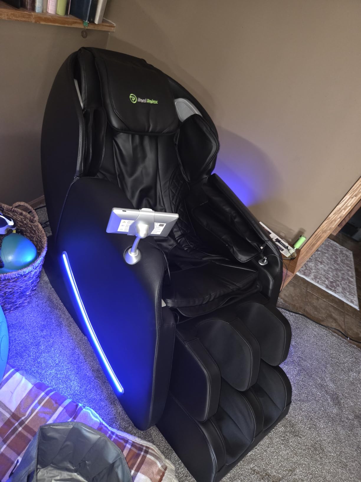 Real Relax Massage Chair Full Body with Unique Phone Controller,Heart and Blood Measurement, Zero Gravity 3D SL-Track Recliner with APP Control, Child Lock,Pause Button, Back Pad, Favor-06, Dark Brown customer photo 2
