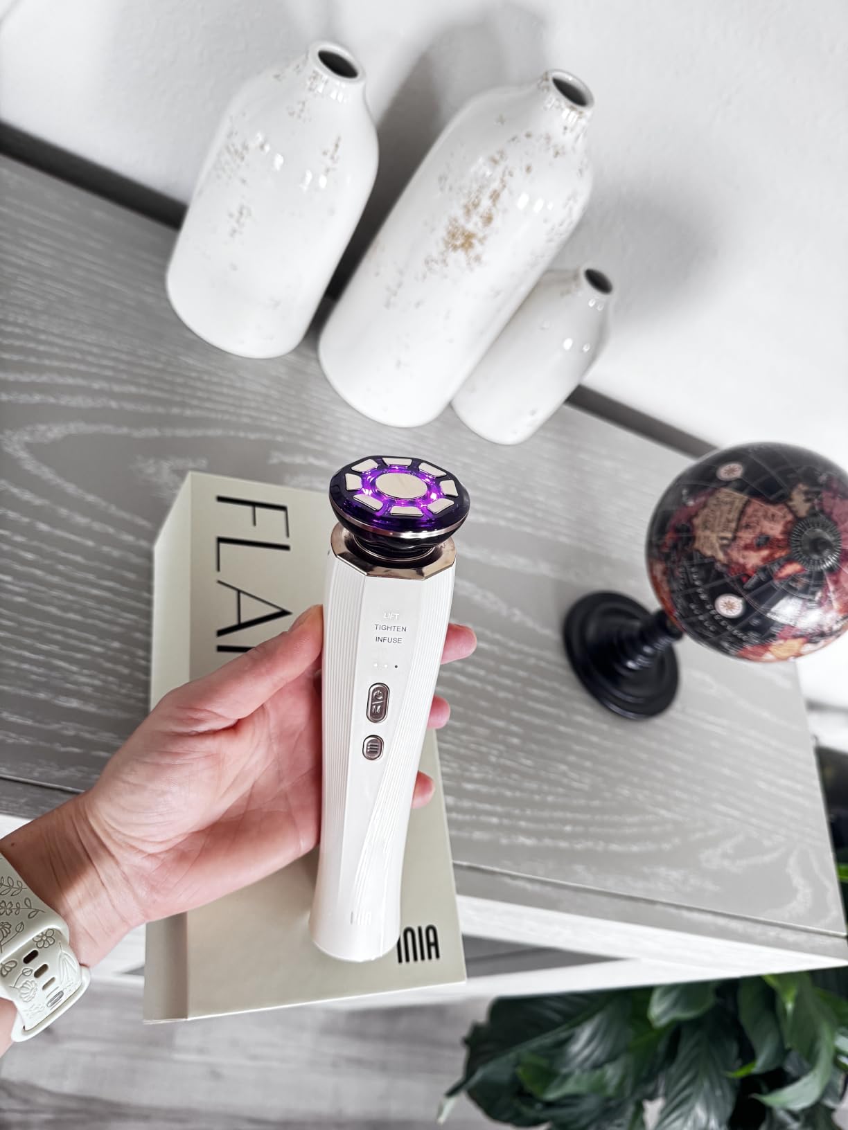 INIA FLARE 3-in-1 Red Light Therapy Beauty Device for Face & Neck White customer photo 1