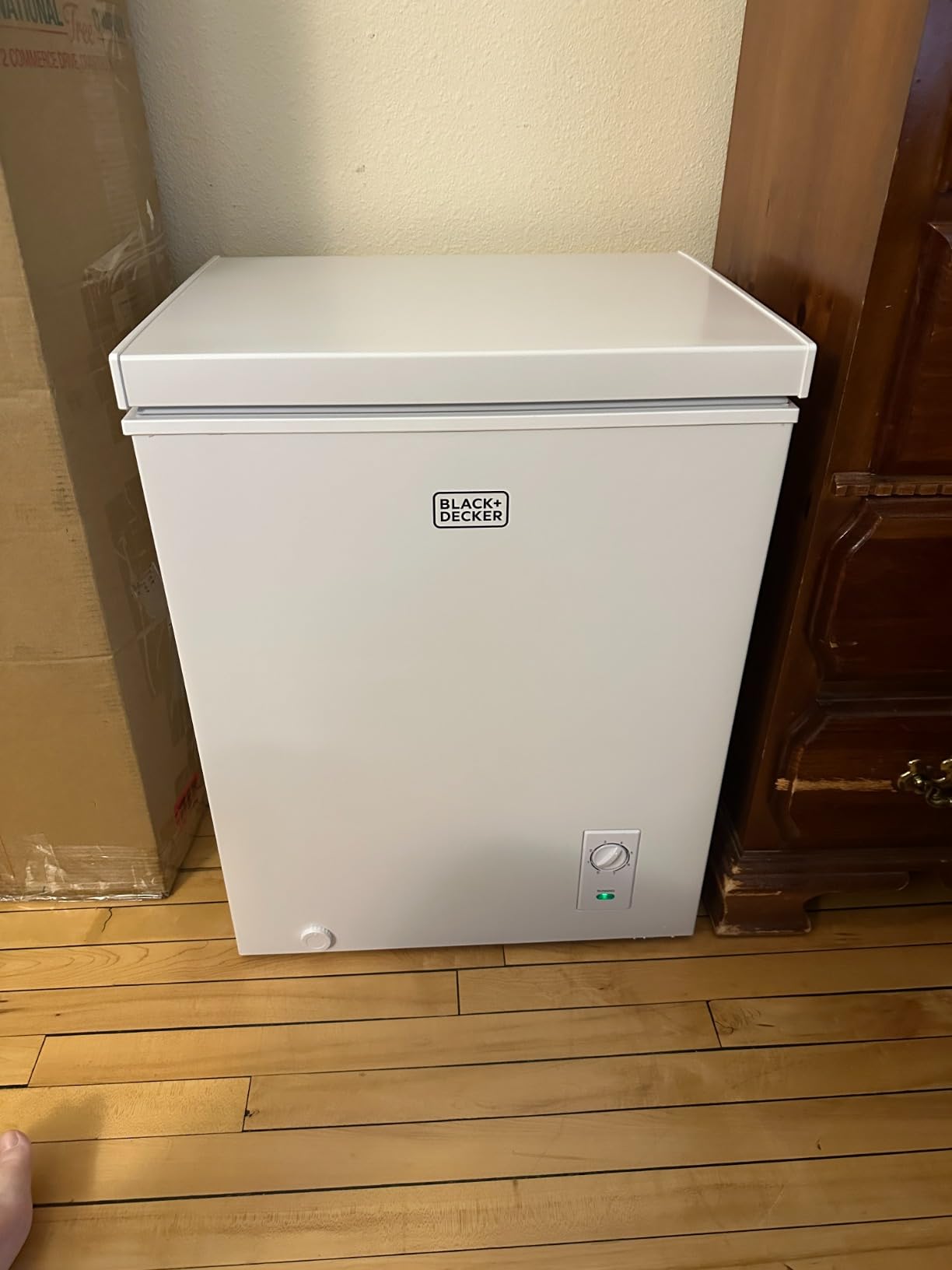 BLACK+DECKER 13 Cu. Ft. Chest Freezer, R600a Refrigerant, BCF1300E, White customer photo 2