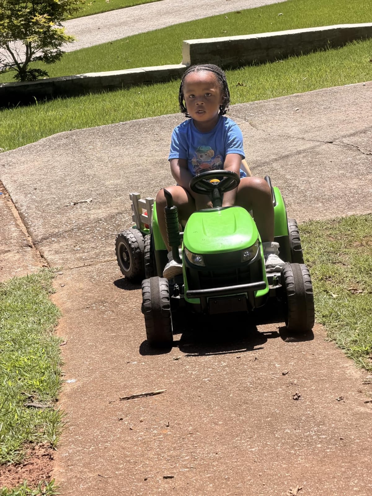 ARBELI 24V Ride On Tractor w/2.4G Remote Control, Tiltable Trailer, Green customer photo 1