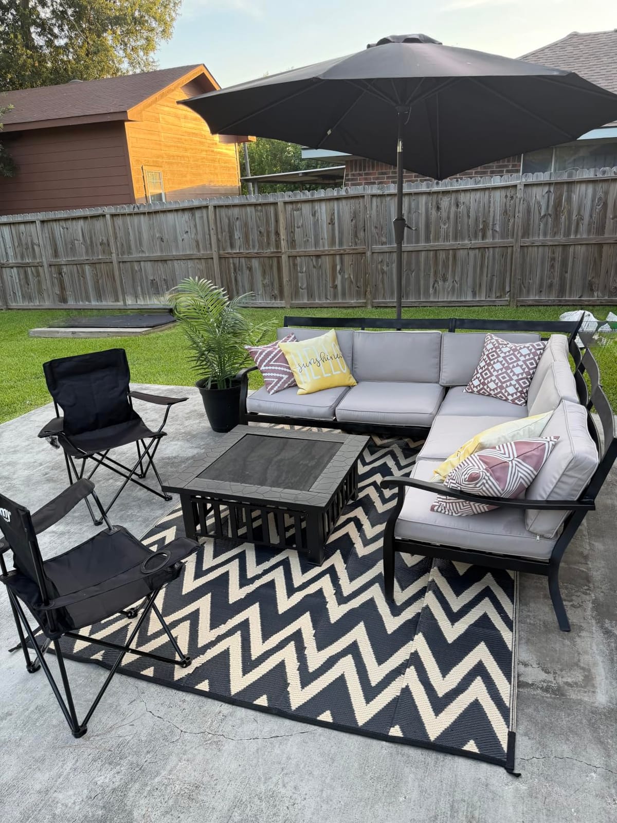OLANLY Outdoor Rug 5x8 ft Waterproof Reversible Chevron Mat, Black & White customer photo 2