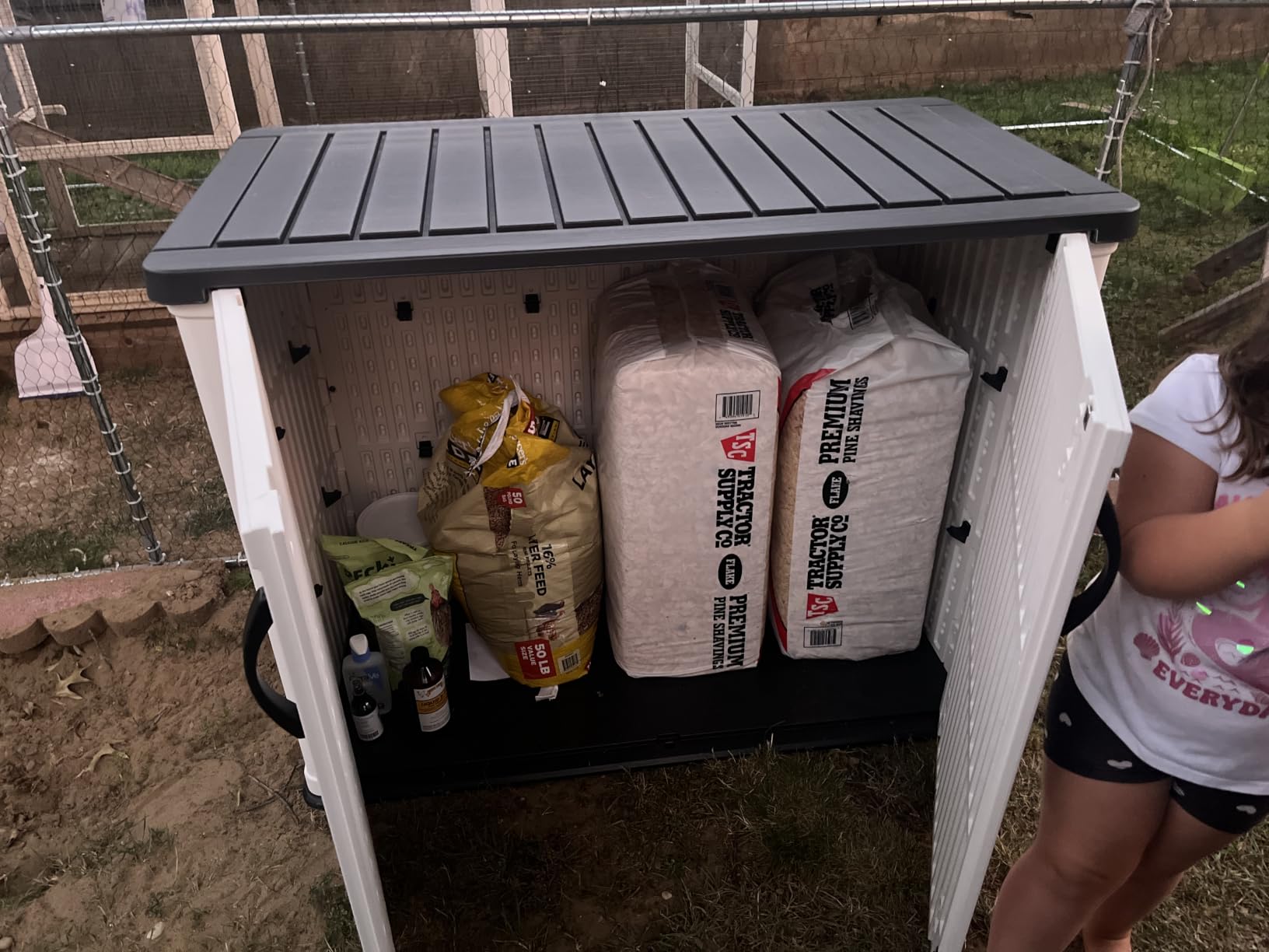 Devoko Outdoor Storage Cabinet 26 Cu Ft with Lockable Doors, Horizontal Storage Shed Waterproof Patio Tools Storage Box for Sofa Cushions, Gardening Tools and Accessories (White) customer photo 2
