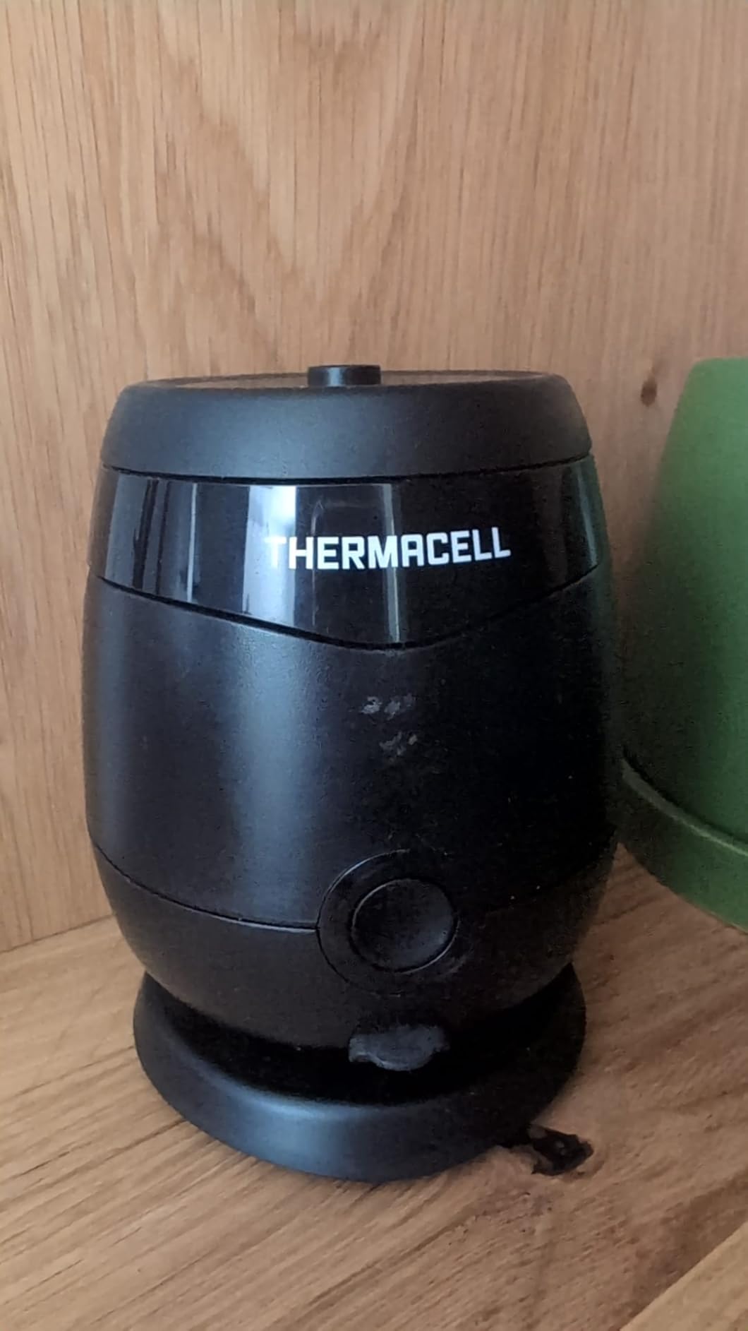 Thermacell E-ZoneGuard Patio + Mosquito Repeller, 6.5Hr Bat + Charging Dock customer photo 2