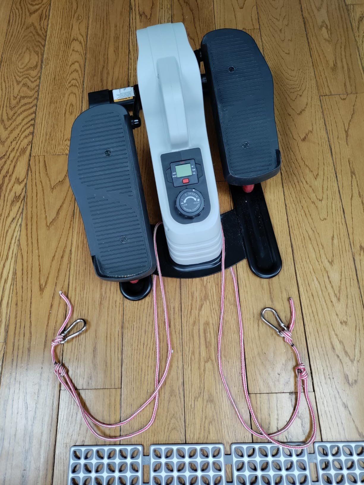 Sunny Health & Fitness Under Desk Pedal Elliptical Machine Leg Exerciser customer photo 1