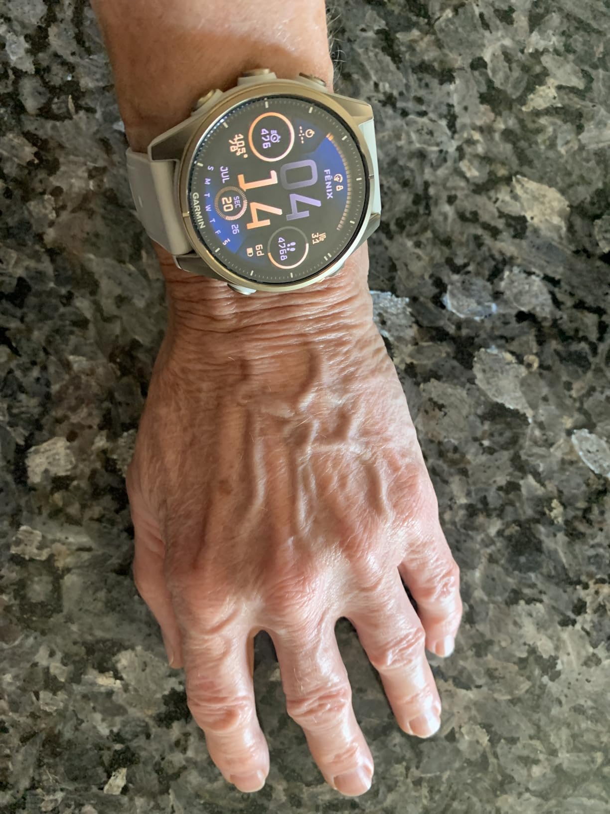 Garmin fēnix® 8, Sapphire, 43mm, Fog Gray/Dark Sandstone customer photo 1