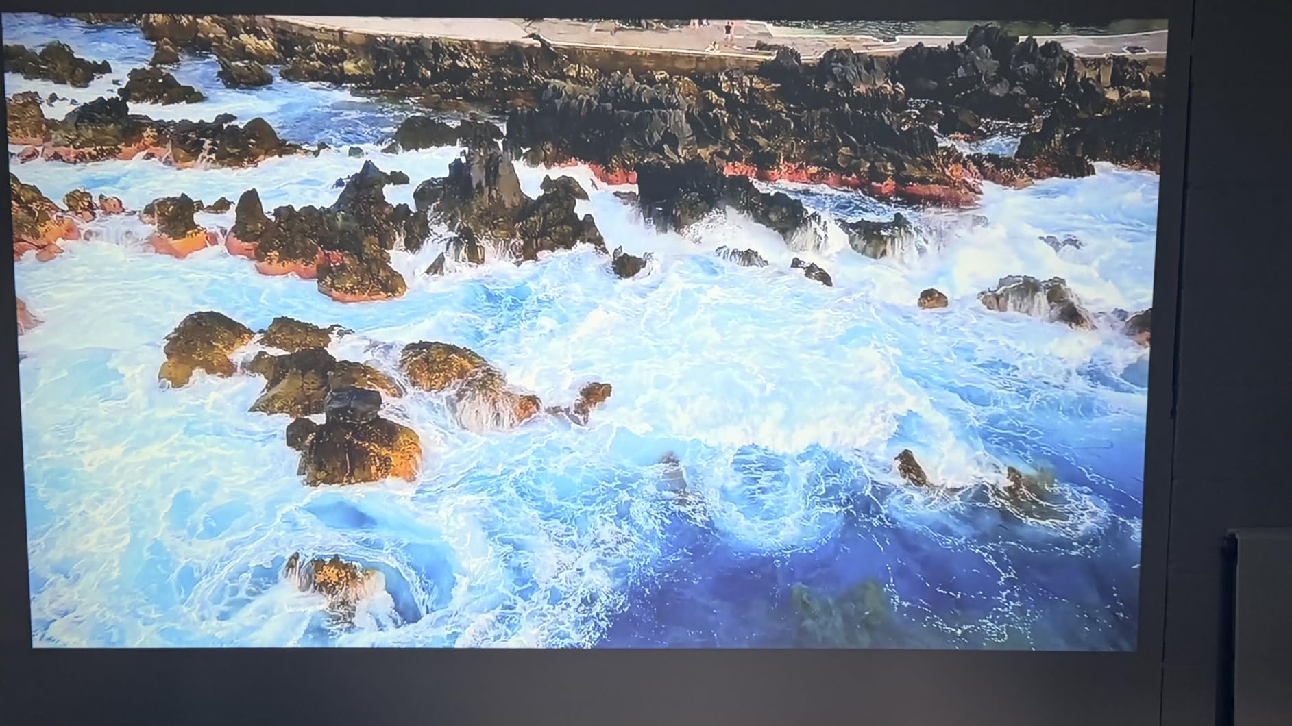 HAPPRUN 2000 ANSI 4K Decoding Projector with WiFi and Bluetooth, Auto Focus customer photo 1