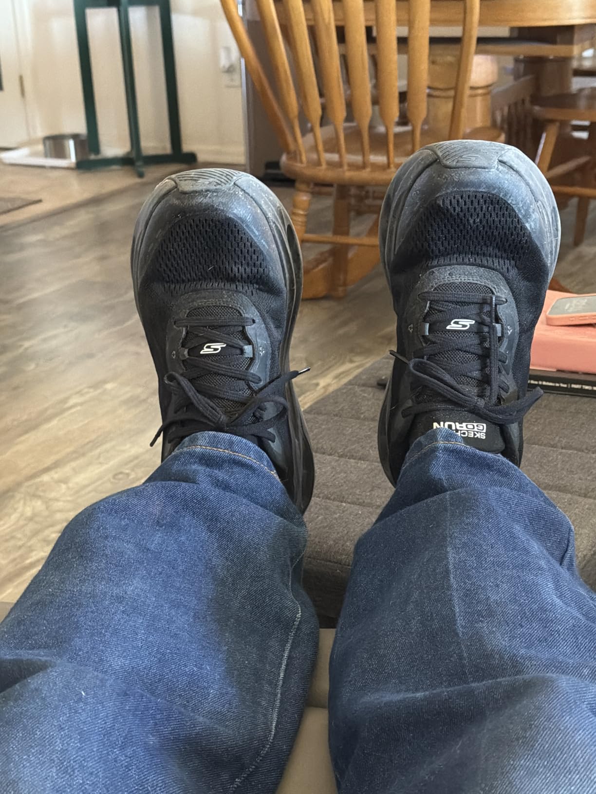 Skechers Men's Max Cushioning Glide Step Advert Hands Free Slip-ins customer photo 2