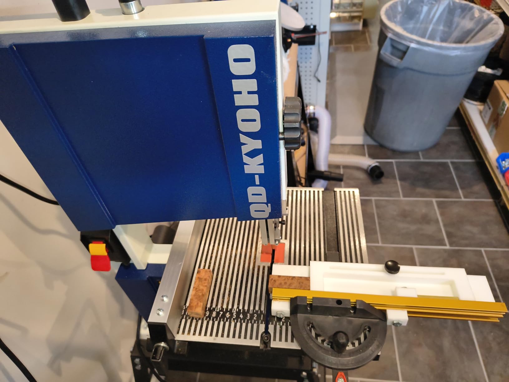 Band Saw, 10-Inch Bandsaw for Woodworking, 1515 & 3280 FPM Dual-Speed Bandsaw, 1/2 HP，120 V 5.3-Amp Motor, Band Saws with Double-Sided Fence Assembly, Steel Bandsaws with Miter Gauge customer photo 2