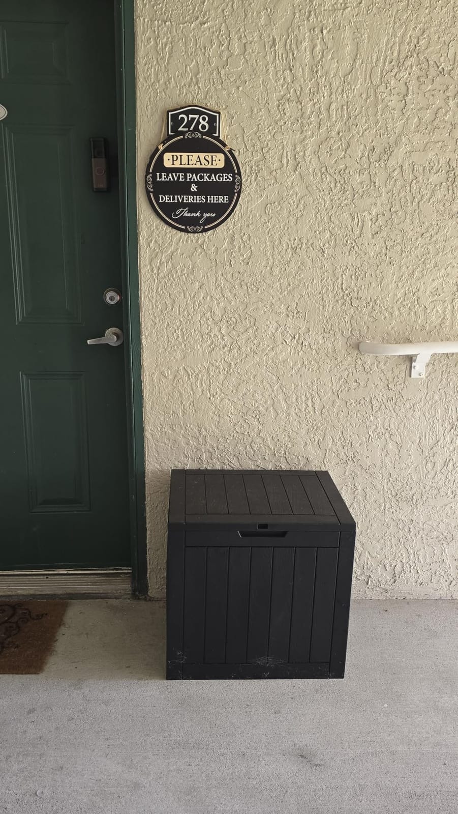 35 Gallon Outdoor Deck Box Lockable Waterproof Storage Black customer photo 1