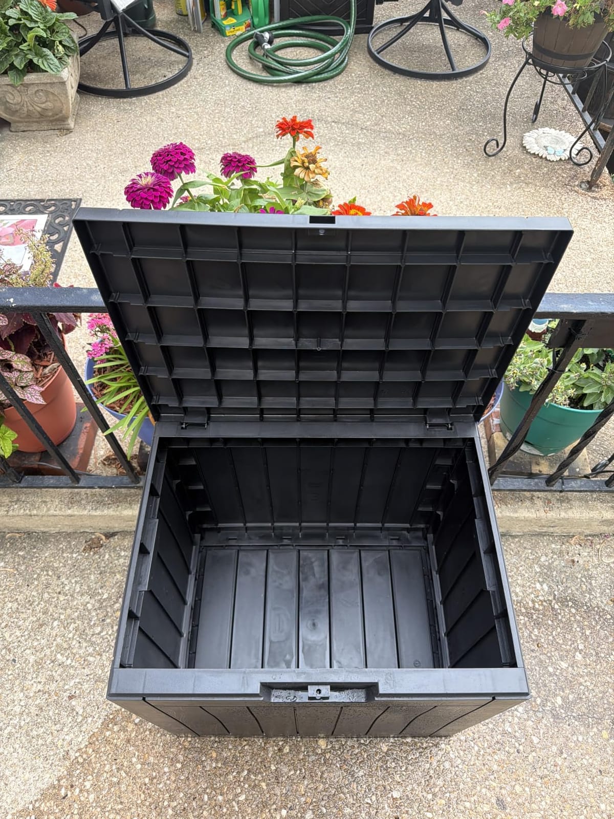 35 Gallon Outdoor Deck Box Lockable Waterproof Storage Black customer photo 2